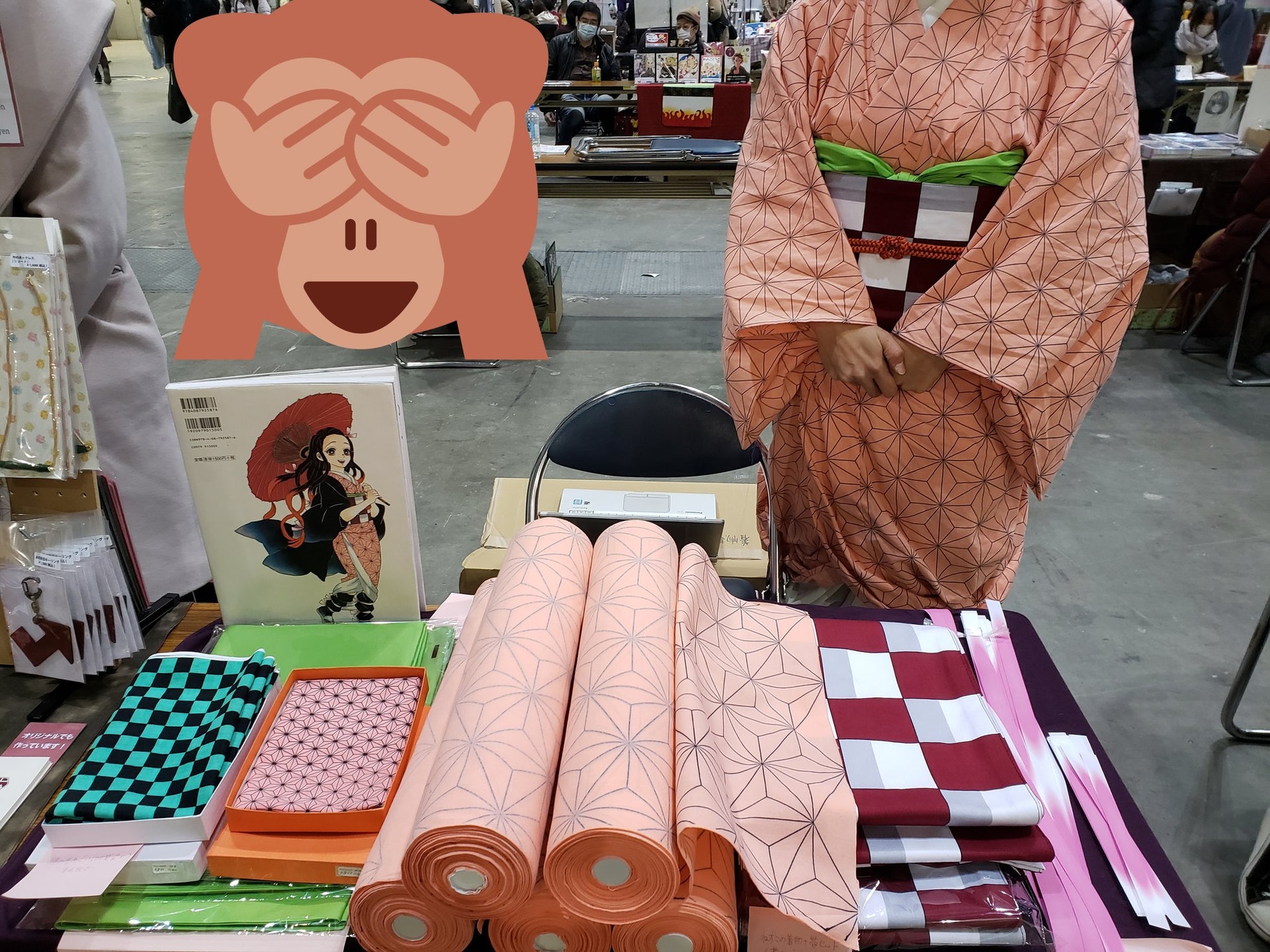 Comiket並非只得同人誌賣,今次C99就有人賣禰豆子手染和服。 Comiket並非只得同人誌賣,今次C99就有人賣禰豆子手染和服。