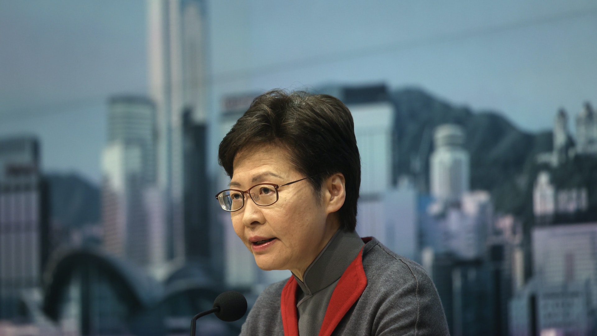林鄭:周五起取消所有大型活動 包括政府與新任立法會議員聚會 林鄭:周五起取消所有大型活動 包括政府與新任立法會議員聚會