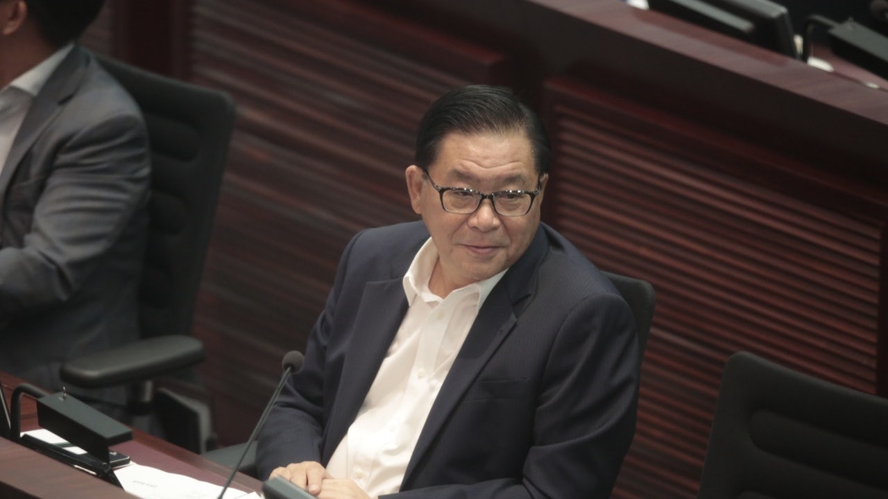 林健鋒認為,這次收緊社交距離措施對各行各業帶來影響,但強調面對來勢洶洶疫情,政府別無選擇,須當機立斷加強一系列防疫措施。(資料圖片) 林健鋒認為,這次收緊社交距離措施對各行各業帶來影響,但強調面對來勢洶洶疫情,政府別無選擇,須當機立斷加強一系列防疫措施。(資料圖片)