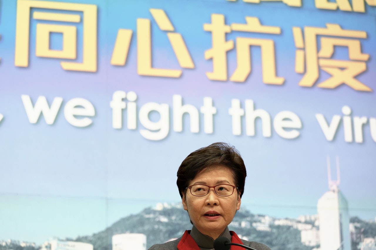 政府昨日召開緊急會議,林鄭月娥其後公布1月7日凌晨起收緊防疫措施。(歐嘉樂攝) 政府昨日召開緊急會議,林鄭月娥其後公布1月7日凌晨起收緊防疫措施。(歐嘉樂攝)