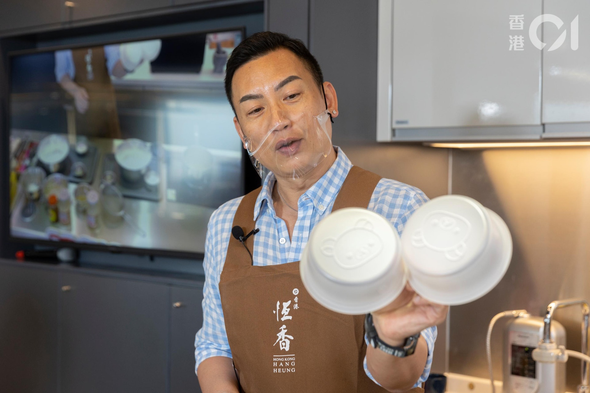 恆香老餅家曾邀請名廚余健志(Jacky Yu)示範如何整傳統糖年糕及椰汁年糕。(龔嘉盛攝) 恆香老餅家曾邀請名廚余健志(Jacky Yu)示範如何整傳統糖年糕及椰汁年糕。(龔嘉盛攝)