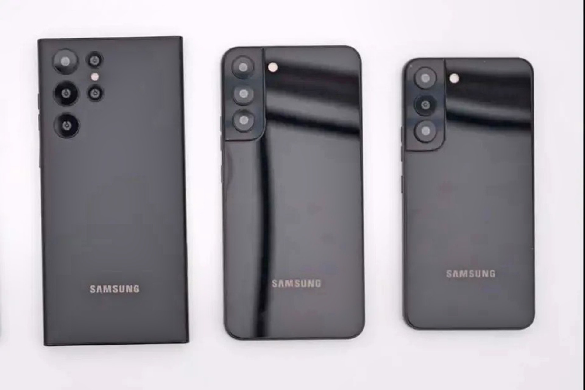 近日YouTuber Unbox Therapy分享了一段視頻，透露了即將推出的Samsung Galaxy S22。（youtube@Unbox Therapy）