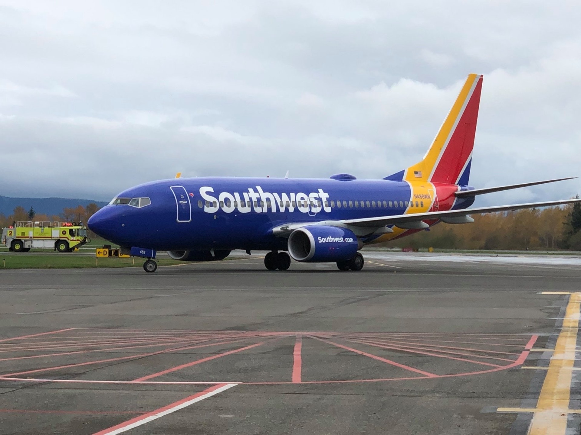航空公司堅守不讓寵物出袋寵物狗飛機上斃命事主怒轟謀殺提告 航空公司堅守不讓寵物出袋寵物狗飛機上斃命事主怒轟謀殺提告