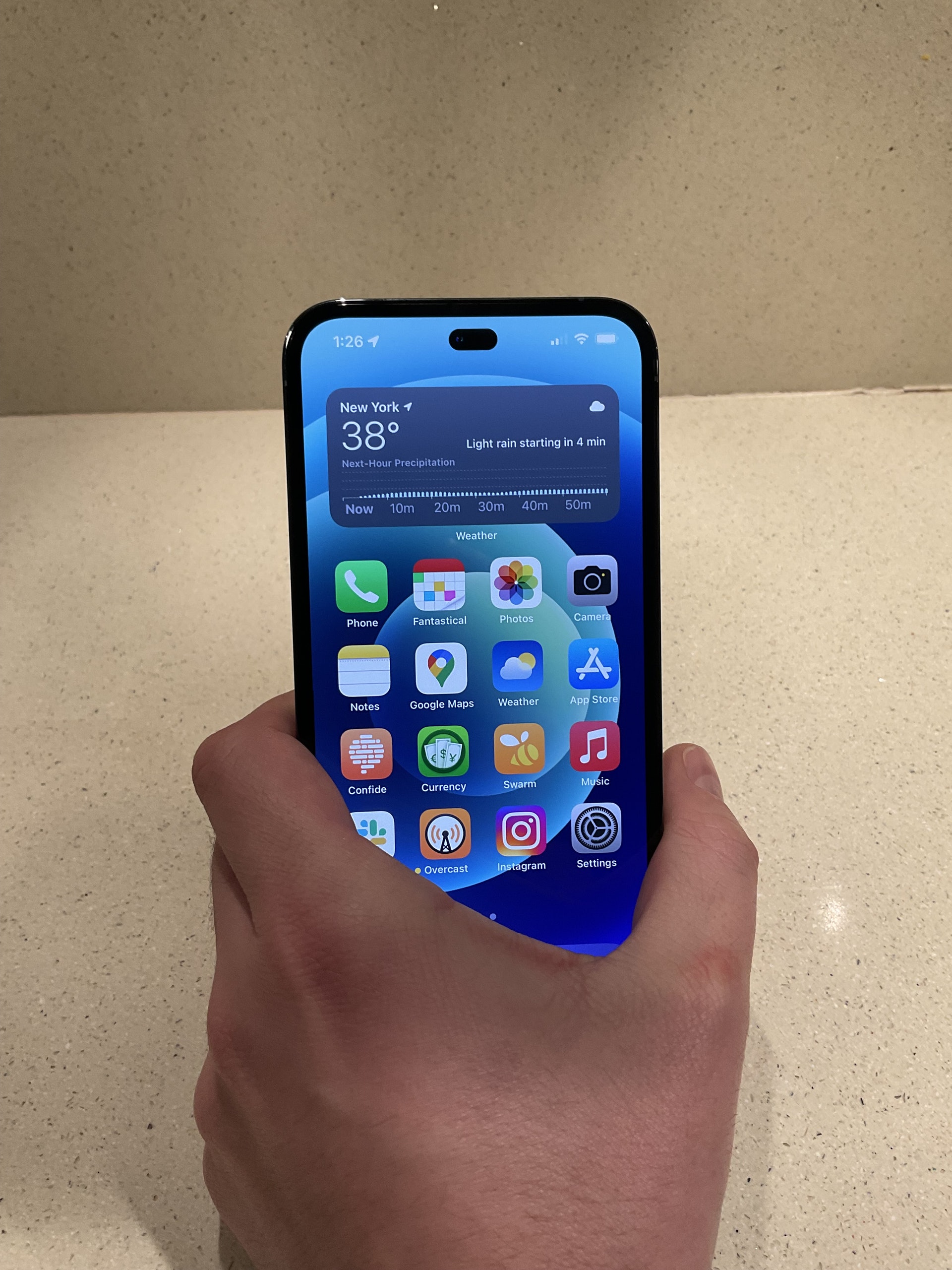 Jeff Grossman)在Twitter上展示了一個iPhone 14模型,形象地展示了iPhone 14可能的上手體驗。(twitter@Jeffrey903) Jeff Grossman)在Twitter上展示了一個iPhone 14模型,形象地展示了iPhone 14可能的上手體驗。(twitter@Jeffrey903)
