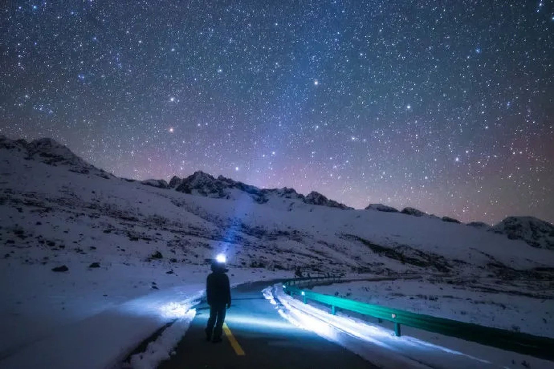 中國攝影師 追星 12年拍出最魔幻星空玉門關原來可以這麼美 中國攝影師 追星 12年拍出最魔幻星空玉門關原來可以這麼美