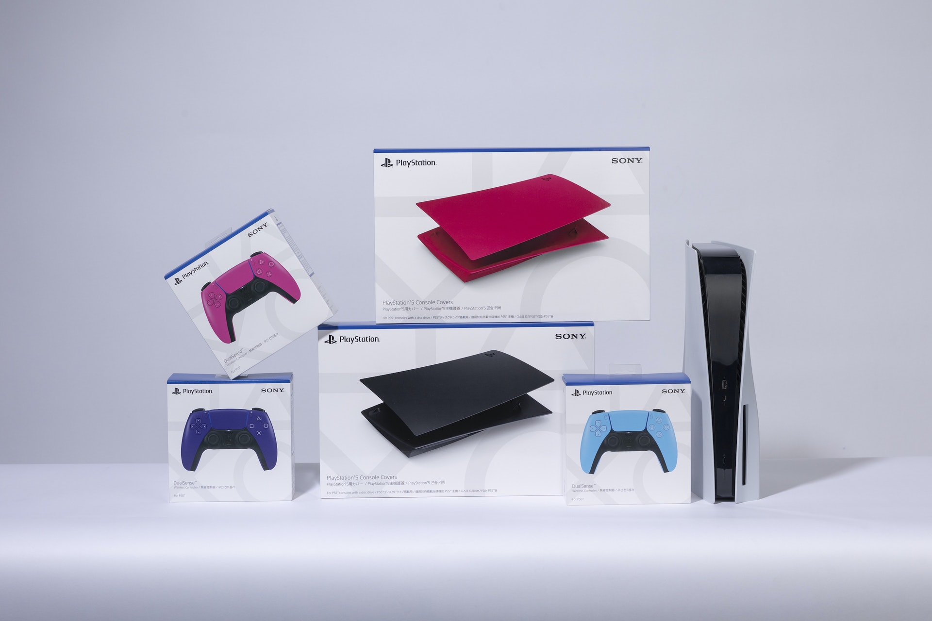 PlayStation推出PS5新色機殼及DualSense手掣,最適合新年前為遊戲機換上新裝。(龔嘉盛 攝) PlayStation推出PS5新色機殼及DualSense手掣,最適合新年前為遊戲機換上新裝。(龔嘉盛 攝)