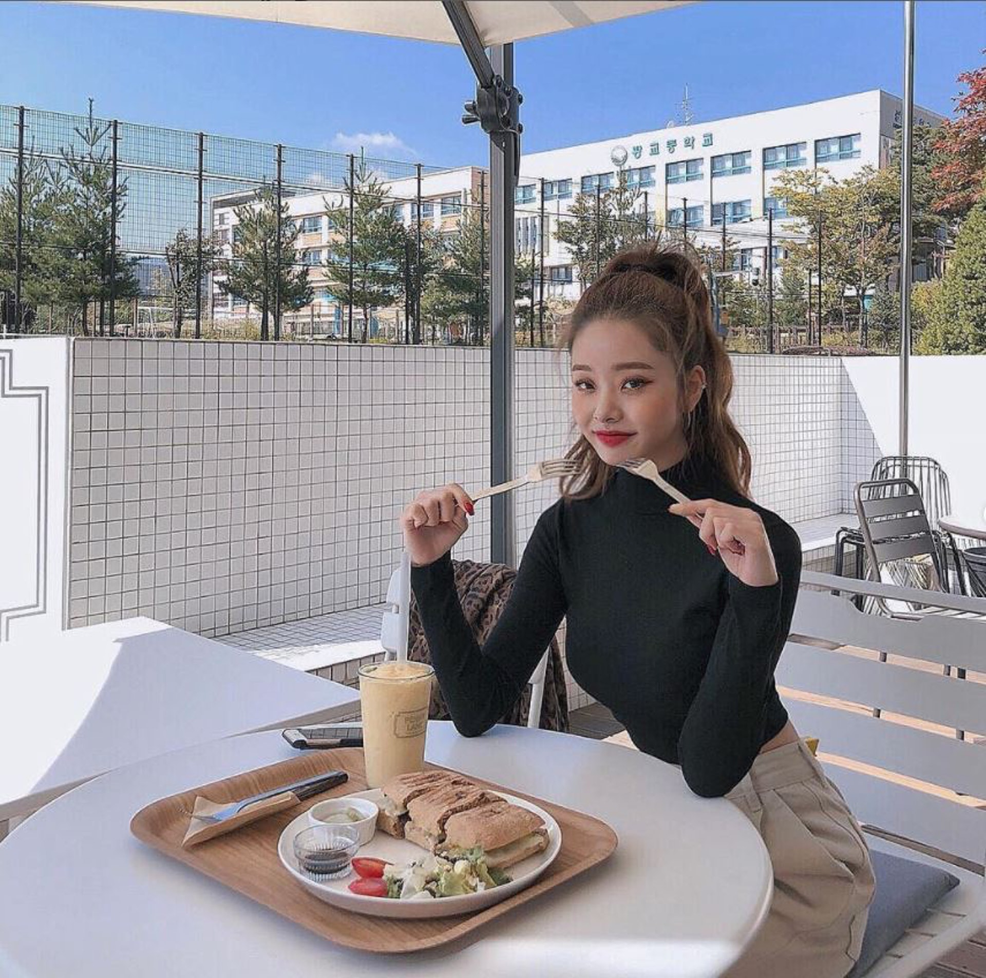 宋智雅想吃甚麼就吃甚麼,炸雞、披薩等等都會進食。(IG/@dear.zia) 宋智雅想吃甚麼就吃甚麼,炸雞、披薩等等都會進食。(IG/@dear.zia)
