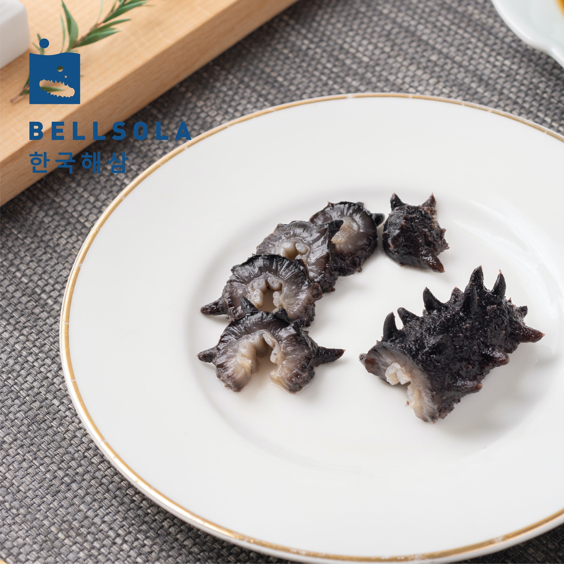 這款即食遼參的包裝已清楚標示出以公克計算重量,而且包裝當中的每一條遼參的大小都是統一。 這款即食遼參的包裝已清楚標示出以公克計算重量,而且包裝當中的每一條遼參的大小都是統一。