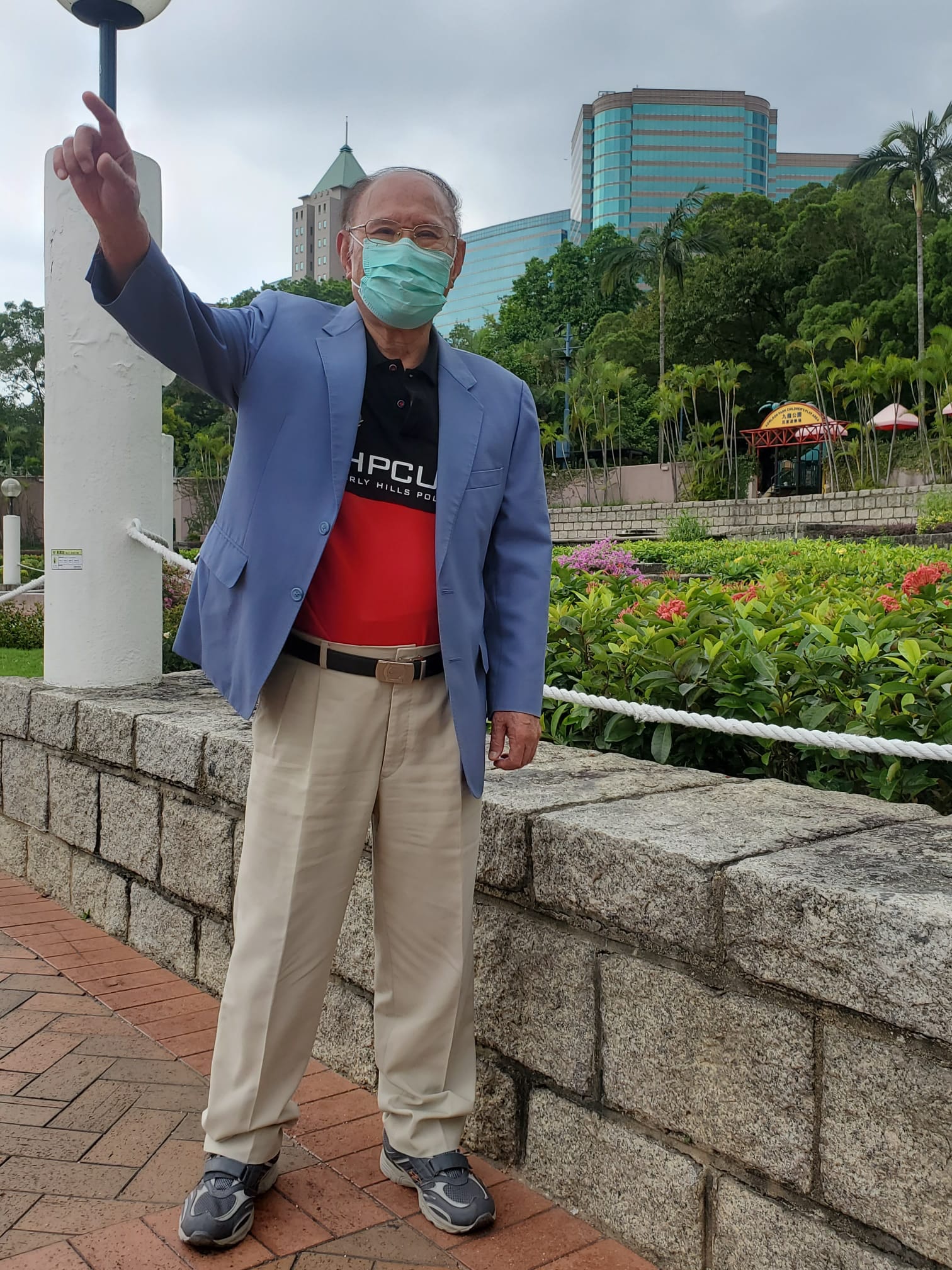 劉伯說，接受手術治療腰椎管狹窄問題後，每日可以走路半小時到九龍公園做運動。