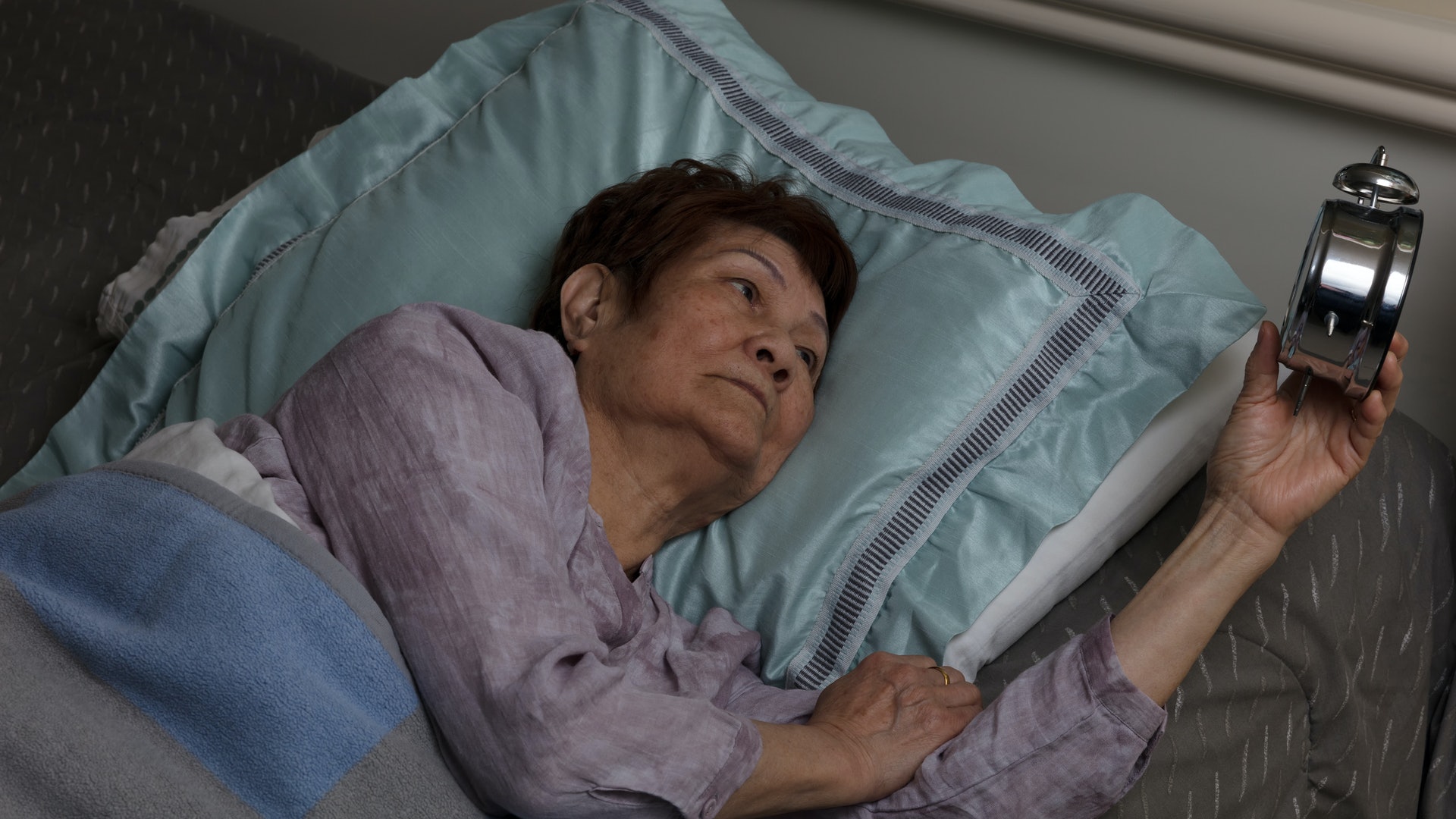 失眠|睡眠質素或因年紀大轉差 別依賴藥物 6個方法預防難入睡 失眠|睡眠質素或因年紀大轉差 別依賴藥物 6個方法預防難入睡