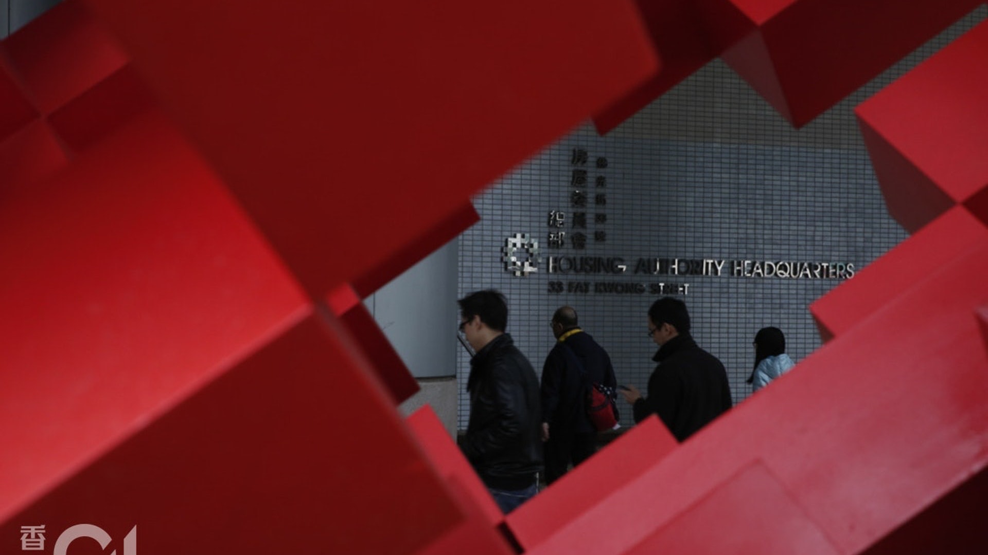 房屋署總部一名合約員工初步確診 同層逾百人共用茶水間 房屋署總部一名合約員工初步確診 同層逾百人共用茶水間