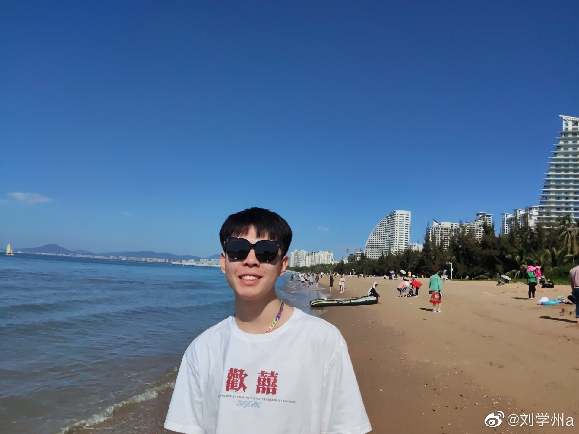 劉學州決定起訴父母後赴三亞旅行,許多網民以為他是去散心,沒想到卻傳來自殺身亡噩耗。(微博@劉學州a) 劉學州決定起訴父母後赴三亞旅行,許多網民以為他是去散心,沒想到卻傳來自殺身亡噩耗。(微博@劉學州a)