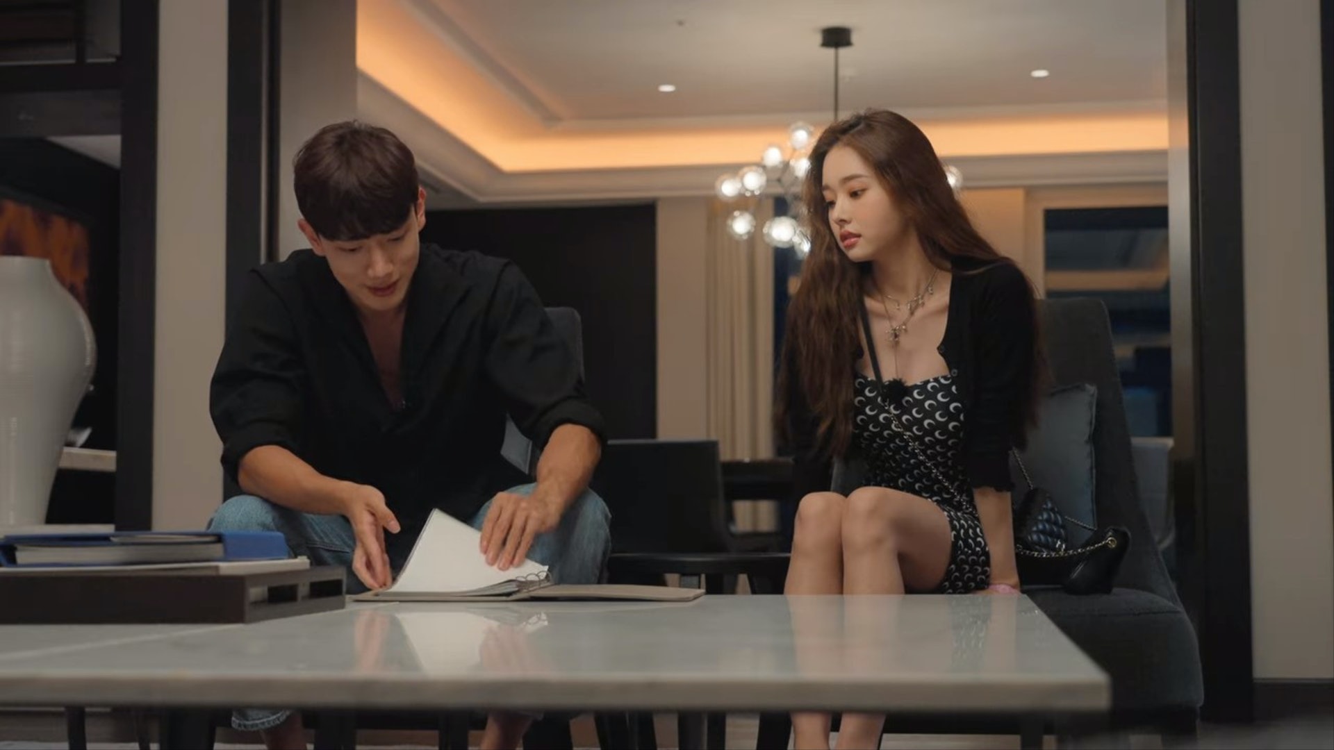 被喻為韓版《慾罷不能》的真人騷情侶配對節目《單身即地獄》成網民「食花生」的話題作,多名參加者更被揭黑歷史。(劇照) 被喻為韓版《慾罷不能》的真人騷情侶配對節目《單身即地獄》成網民「食花生」的話題作,多名參加者更被揭黑歷史。(劇照)
