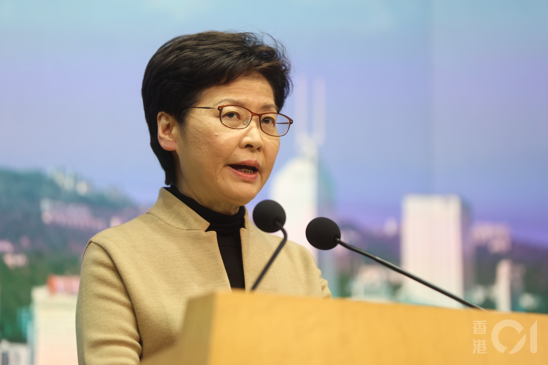 特首林鄭月娥1月27日在記者會上,向林鄭提問「動態清零」與「清零」的分別,林鄭回應最後突然笑指:「但我唔係始作俑者」,表示無法就「動態」作權威性講解。(資料圖片/鄭子峰攝) 特首林鄭月娥1月27日在記者會上,向林鄭提問「動態清零」與「清零」的分別,林鄭回應最後突然笑指:「但我唔係始作俑者」,表示無法就「動態」作權威性講解。(資料圖片/鄭子峰攝)