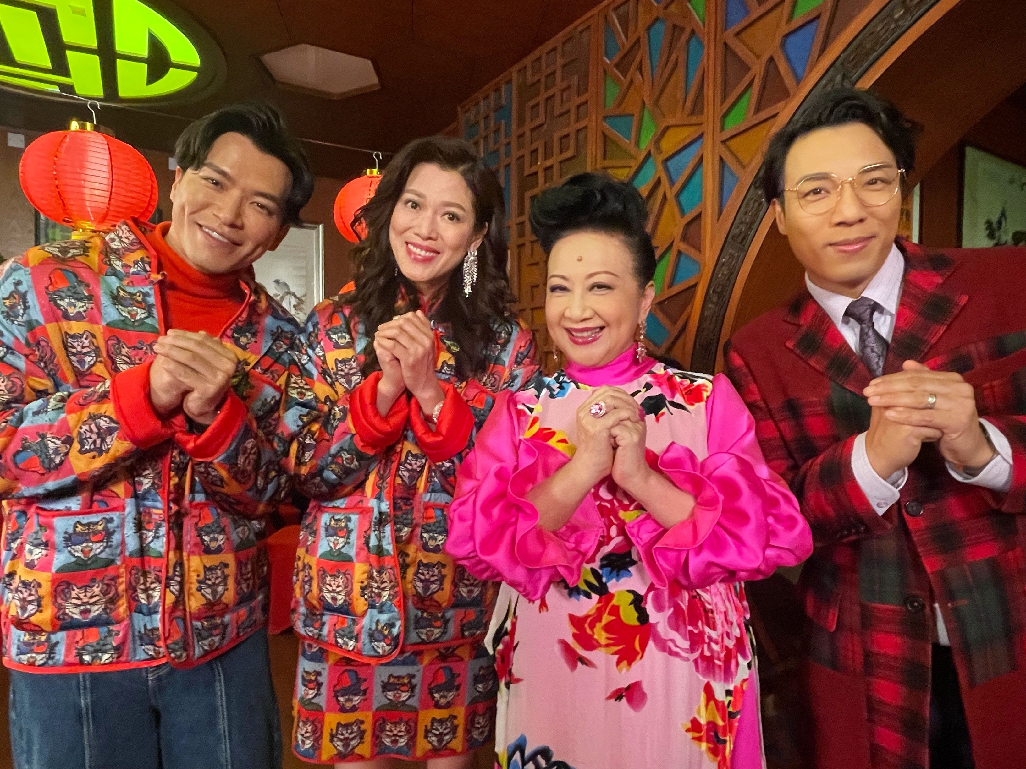 倒轉地球 配新詞變賀年歌薛家燕聯同大小姐送水輝拍mv