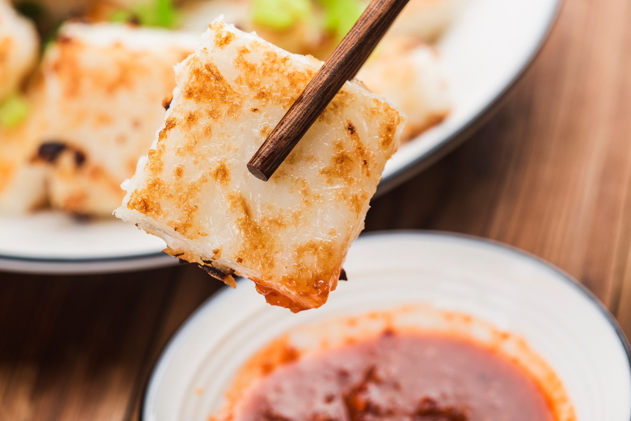 蘿蔔糕等新年糕點的熱量十分高，不宜進食過量。（Shutterstock）
