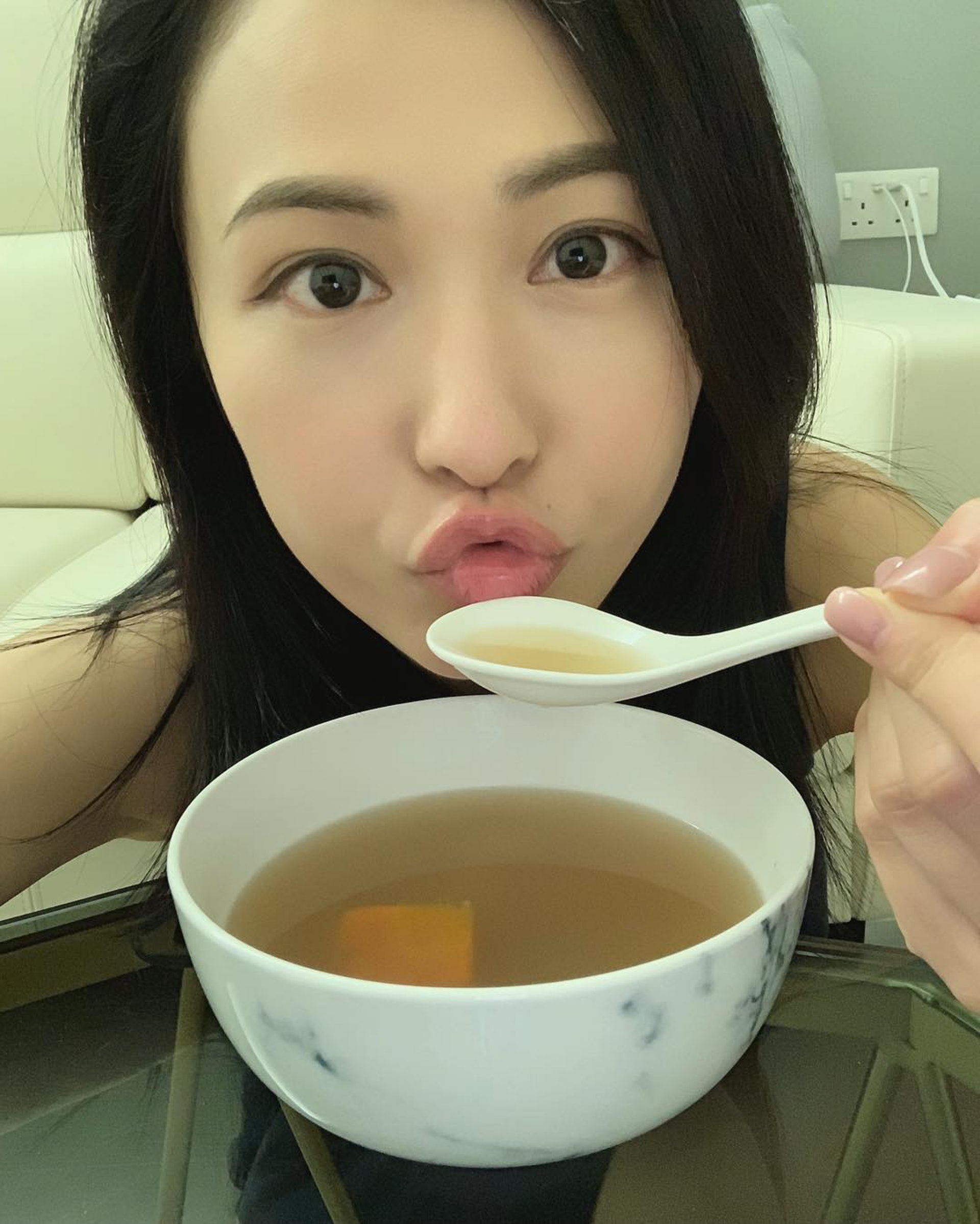 不少藝人都喜歡以湯水養顏減肥。 (yuenkaka@IG)