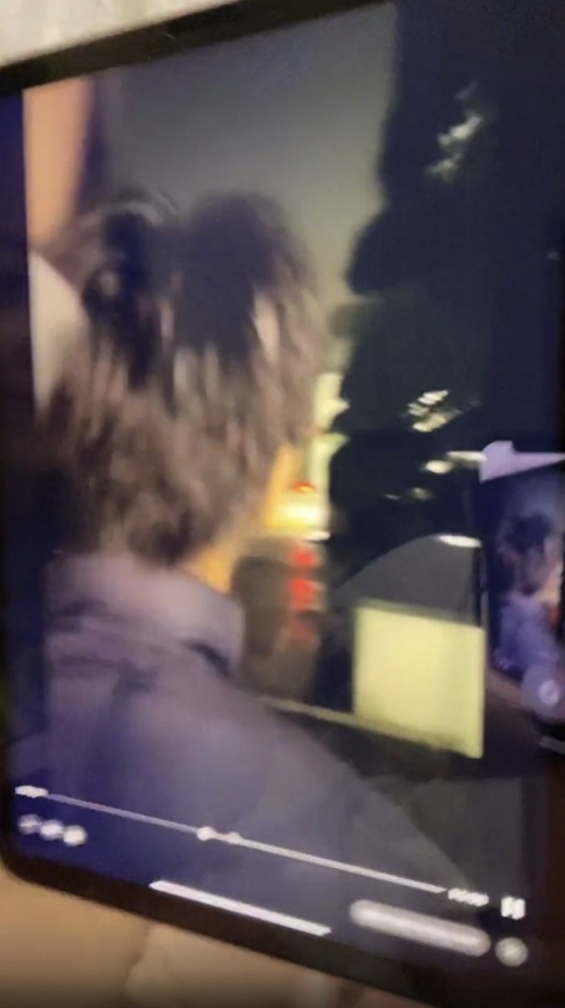 拍片表示非常掛念現時在深圳的弟弟。(影片截圖) 拍片表示非常掛念現時在深圳的弟弟。(影片截圖)
