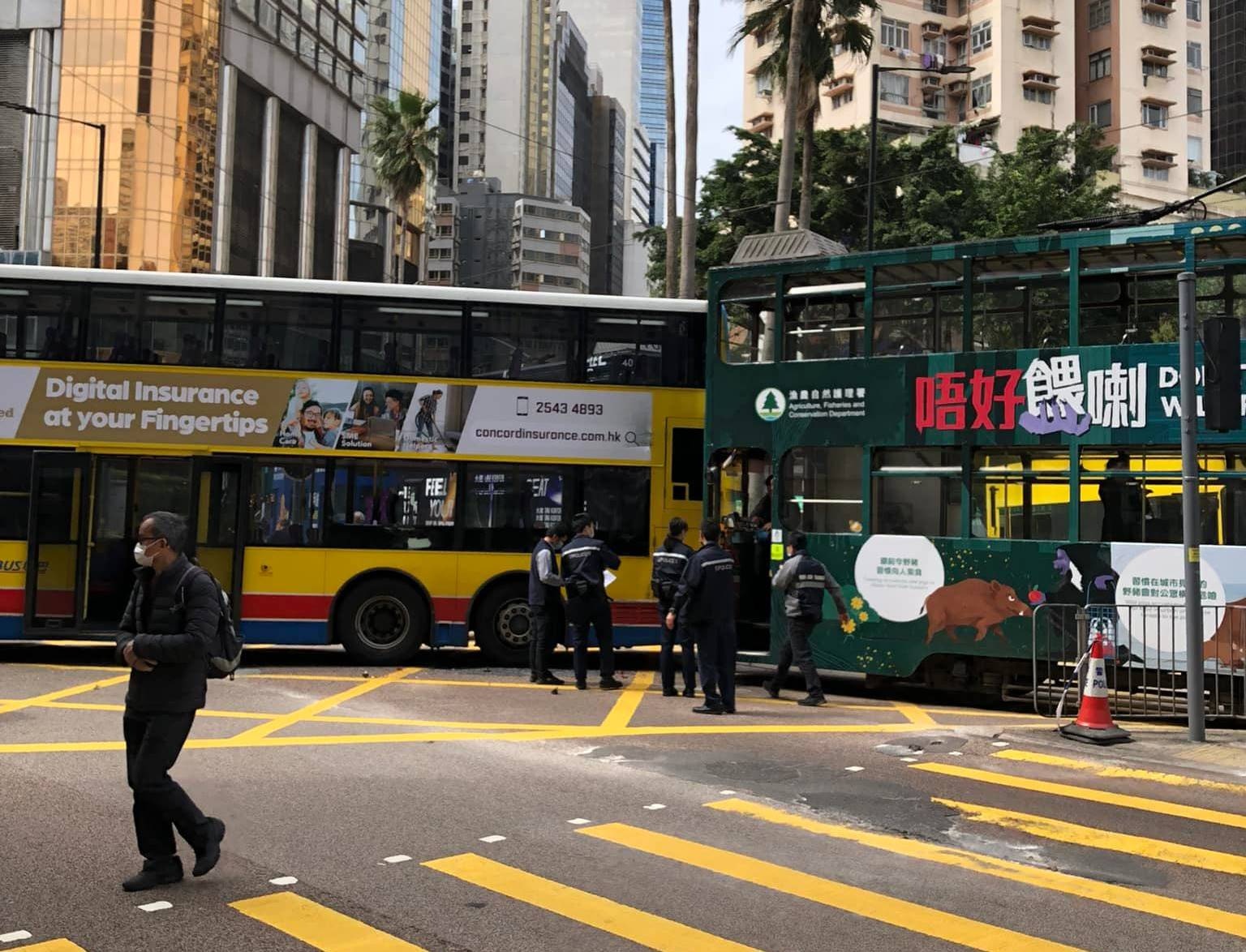 銅鑼灣巴士與電車相撞　一乘客輕傷