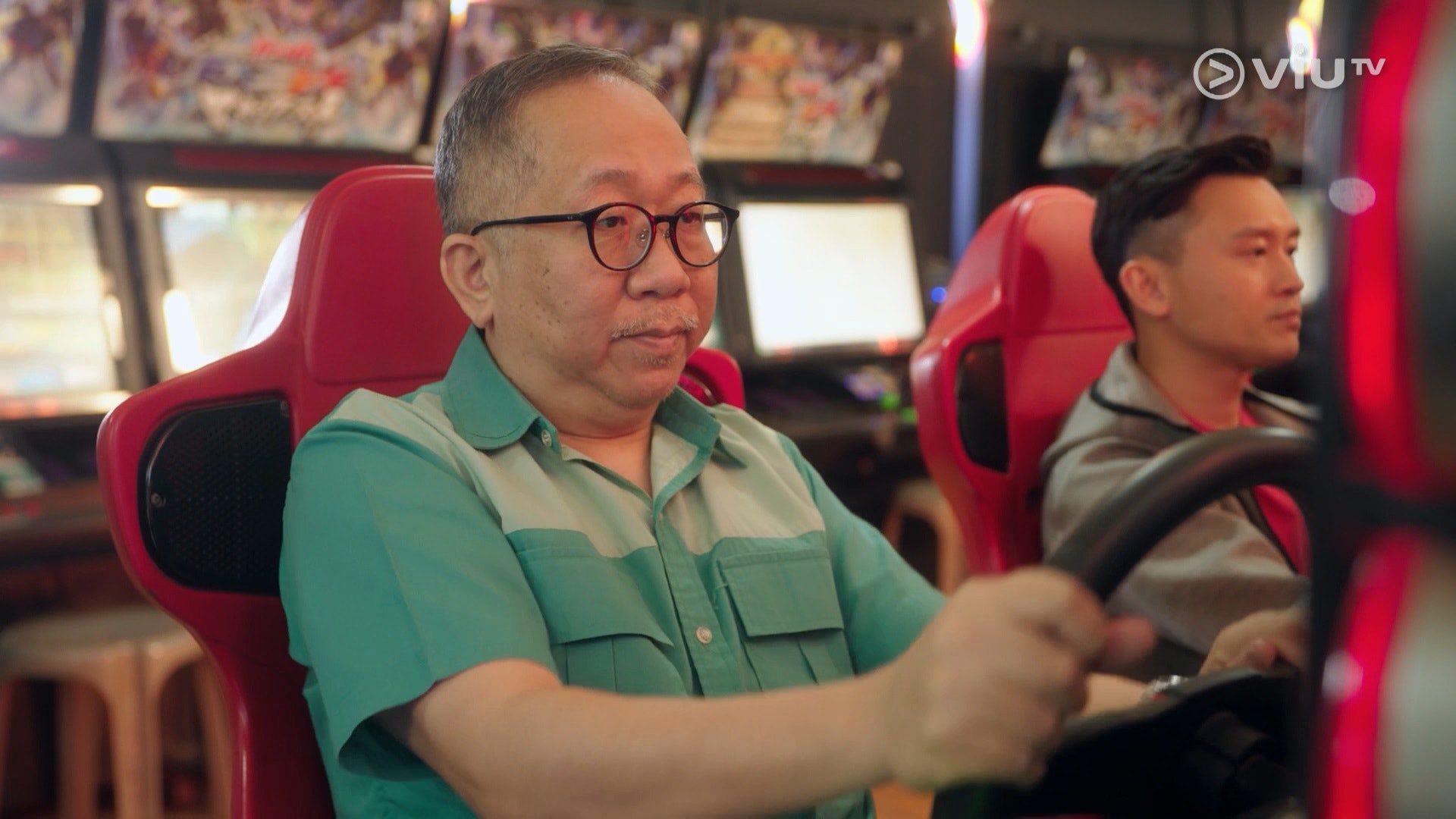 羅永昌在劇中飾演信父,每每是阿仔的心靈導師。(《IT狗》影片截圖) 羅永昌在劇中飾演信父,每每是阿仔的心靈導師。(《IT狗》影片截圖)