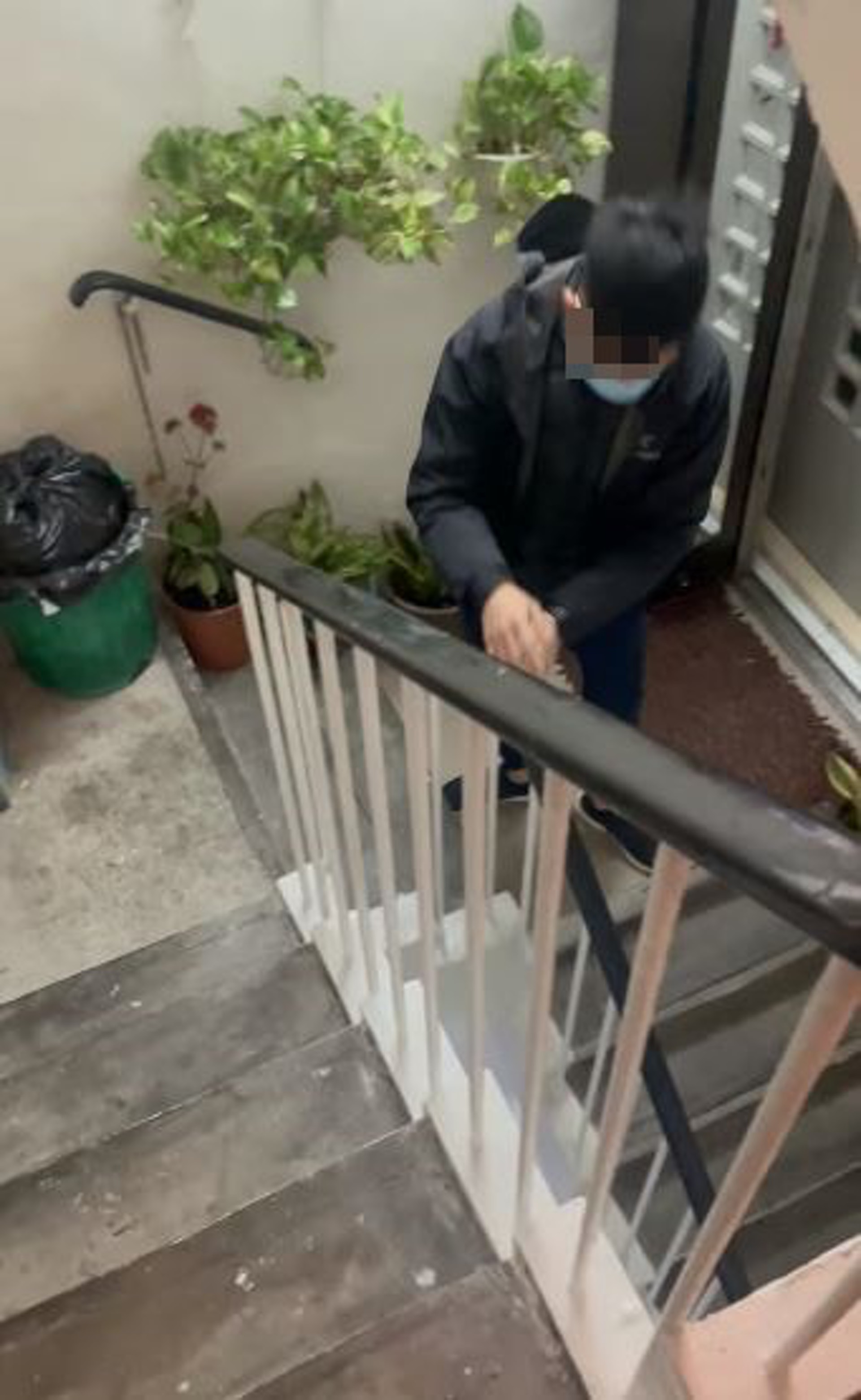 女事主拍下影片。(網上影片截圖) 女事主拍下影片。(網上影片截圖)