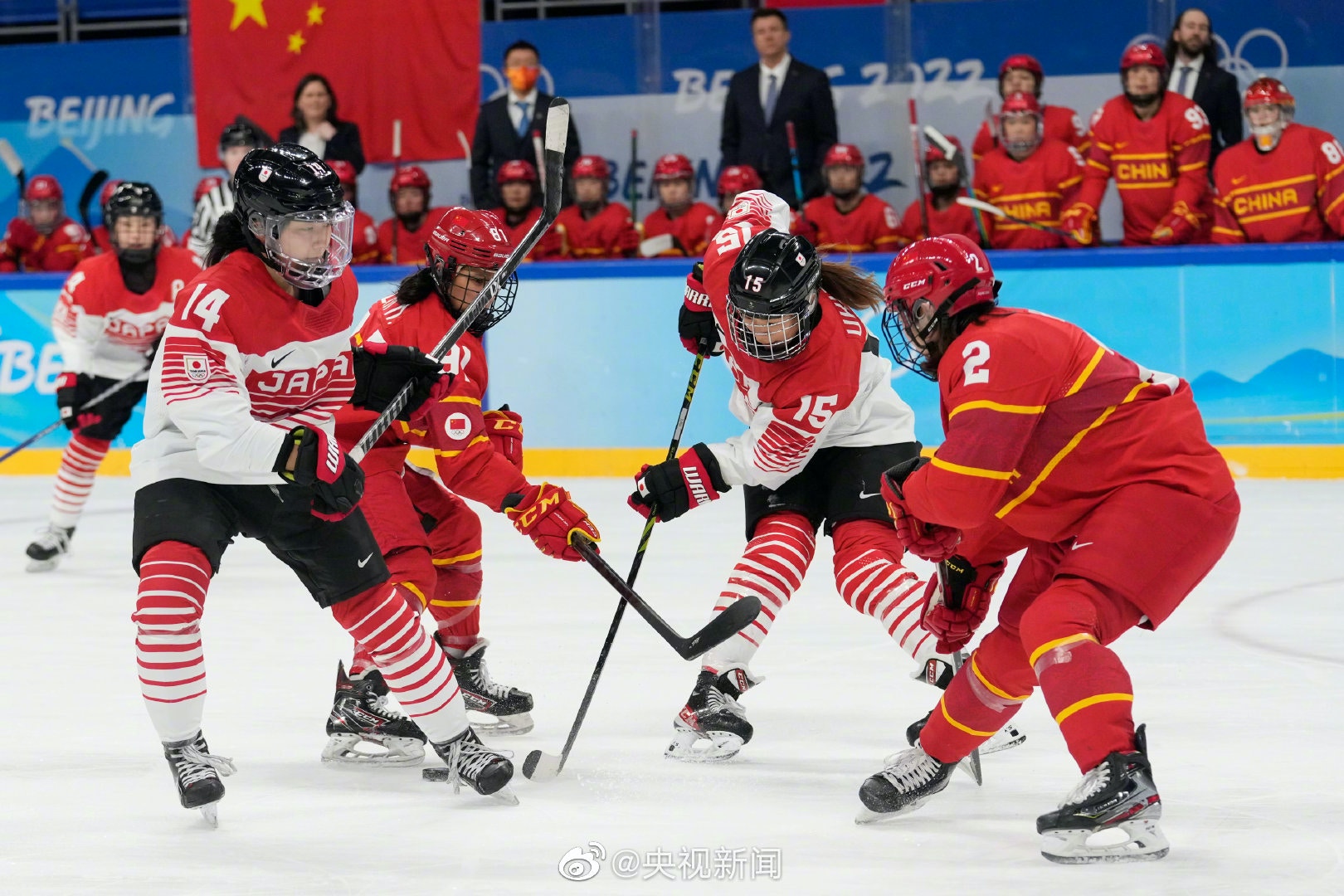 北京冬奥｜中国女子冰球队战胜日本现场播抗日歌曲《保卫黄河》