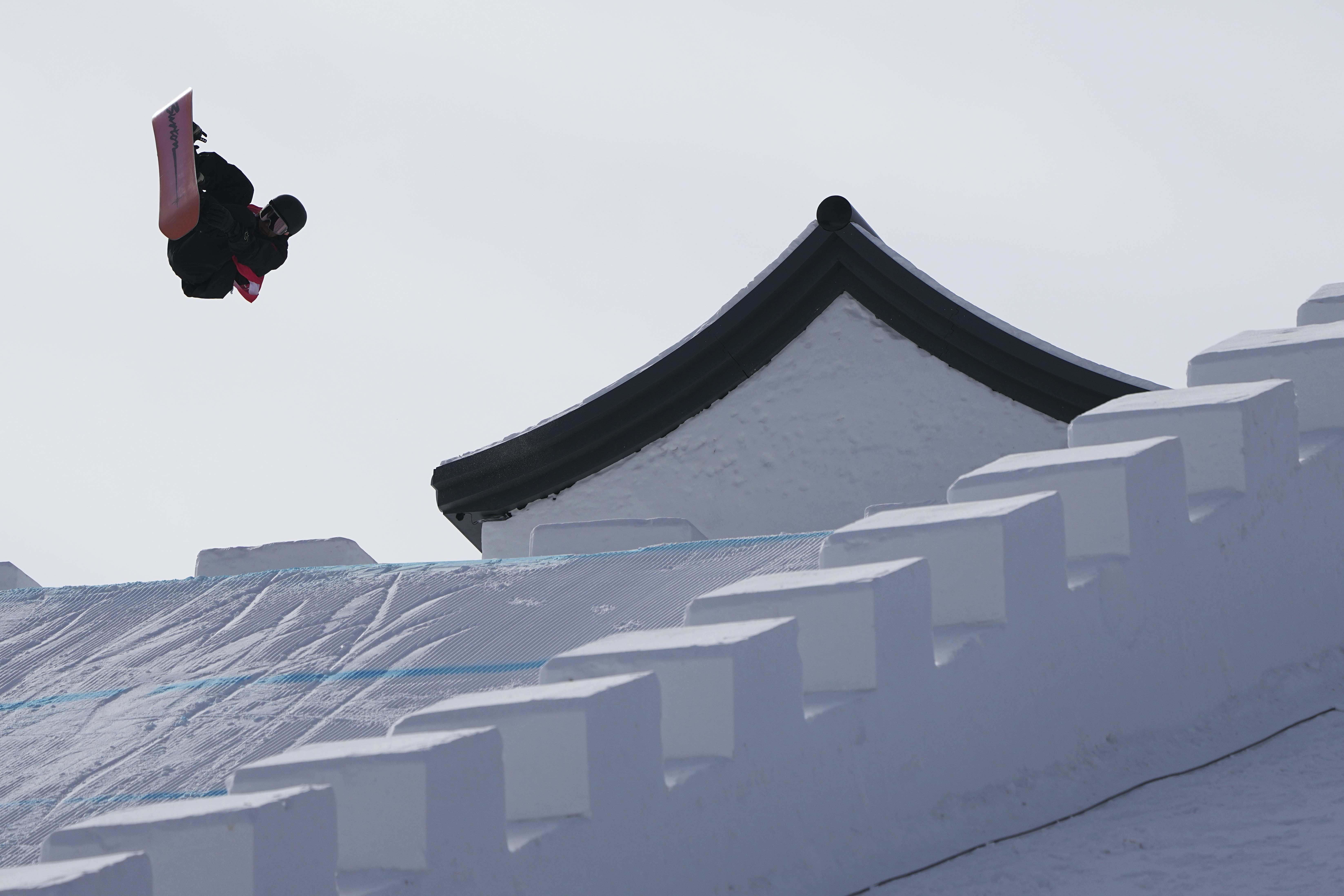 蘇翊鳴出戰單板滑雪男子坡面障礙技巧賽。（美聯社）
