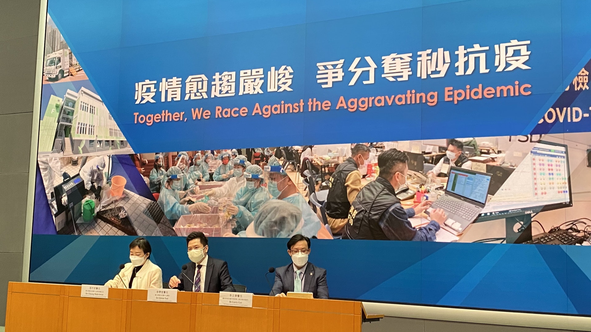 醫管局建議快速測試陽性者搭的士到急症室將安排到戶外覆檢 醫管局建議快速測試陽性者搭的士到急症室將安排到戶外覆檢