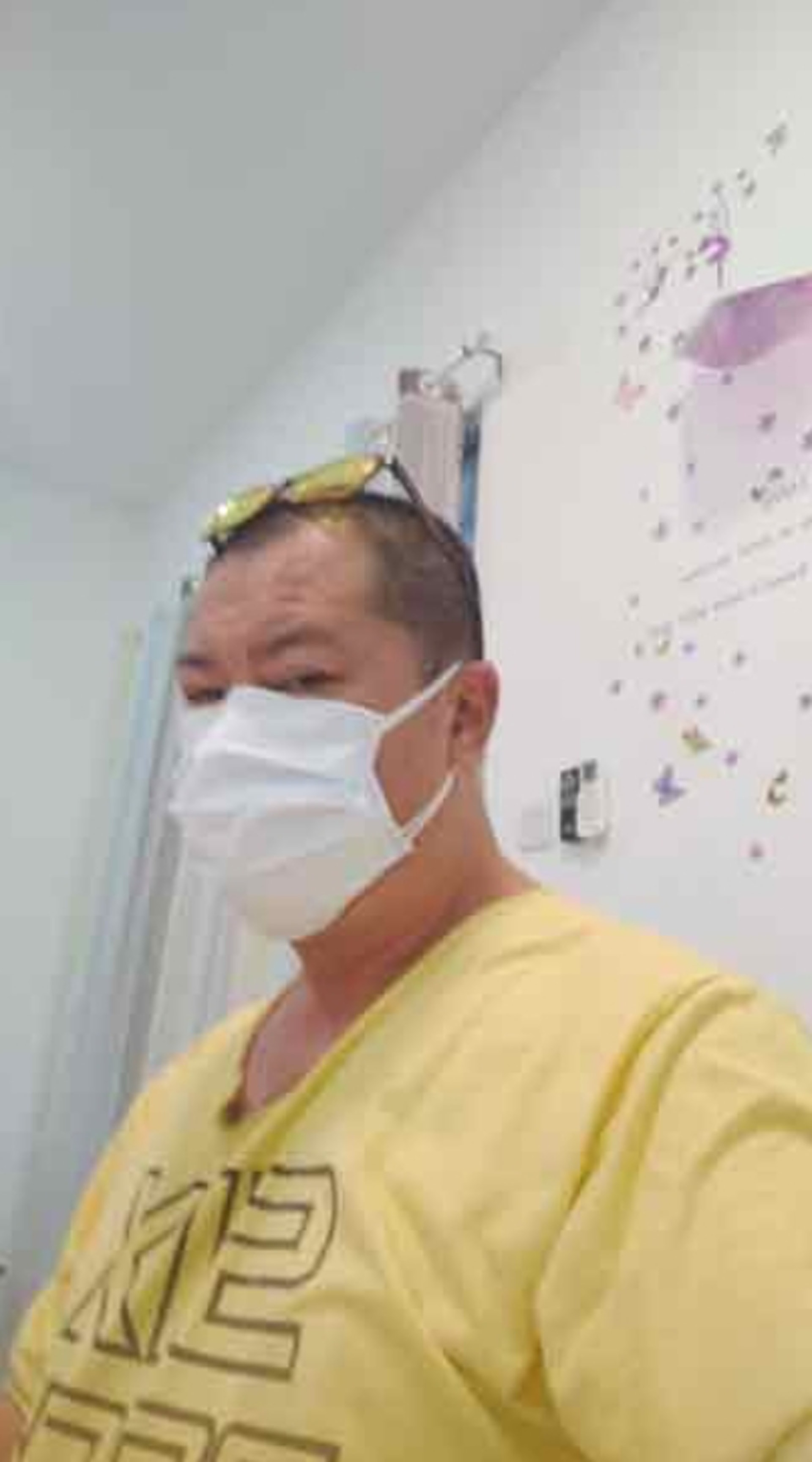 馬來西亞53歲的陳姓計程車司機5日上午準備開工時,居然發現自己的快篩檢測居然呈陽性,迫於無奈只好暫時停工。(陳姓司機照片) 馬來西亞53歲的陳姓計程車司機5日上午準備開工時,居然發現自己的快篩檢測居然呈陽性,迫於無奈只好暫時停工。(陳姓司機照片)