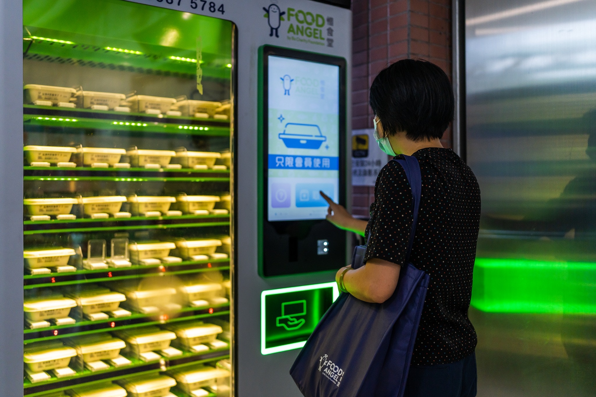 惜食堂推25部速凍飯餐機指定人士經申請可免費提取餸菜/盒仔飯