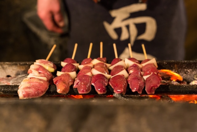 日本有不少售賣動物內臟的串燒店，燒雞肝也是熱門菜式之一。（photo-ac）