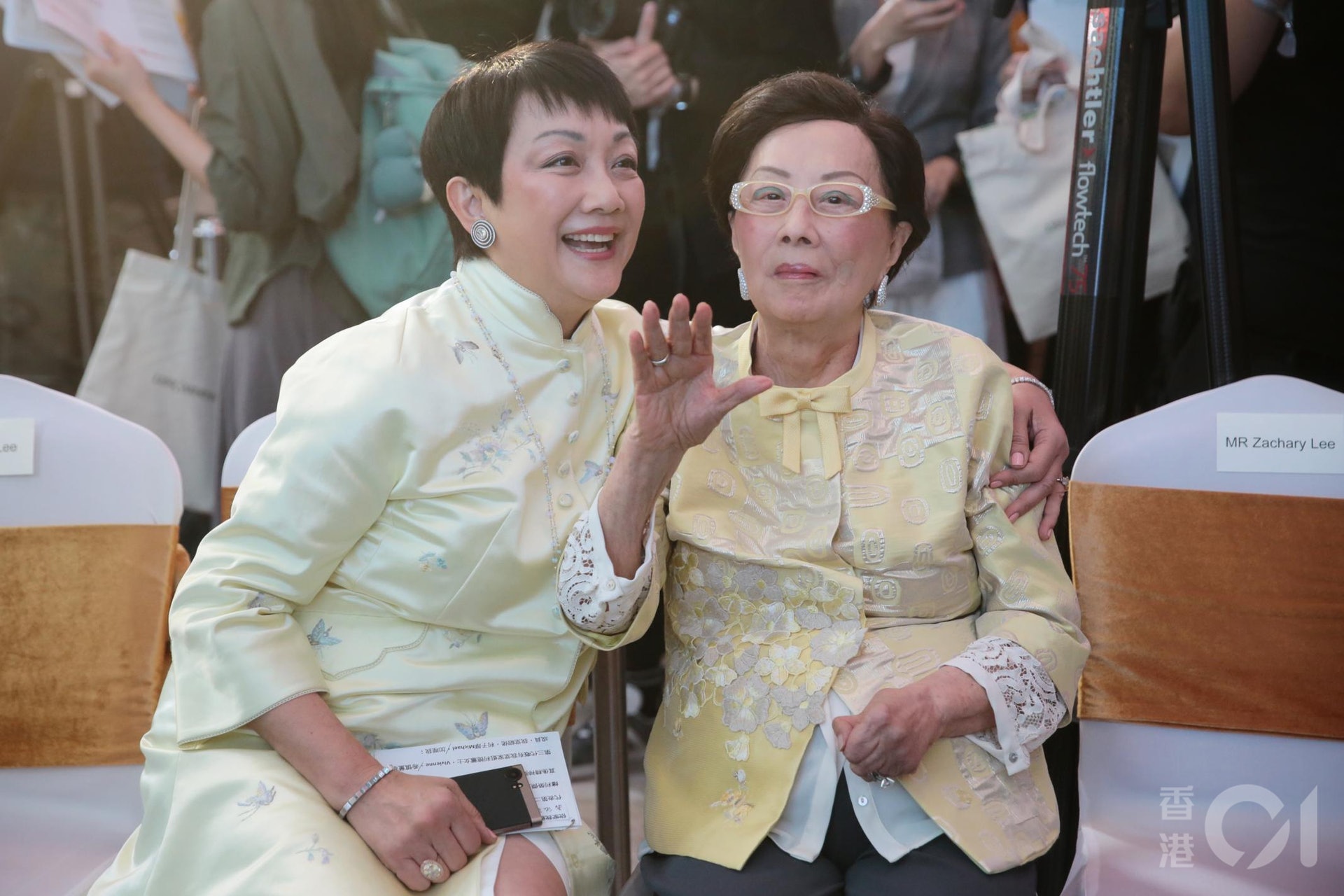 利孝和夫人陸雁群(右)2018月11月13日曾與女兒、希慎興業集團主席利蘊蓮(左)出席利園三期開幕儀式,之後鮮有她公開活動消息。(資料圖片/李澤彤攝) 利孝和夫人陸雁群(右)2018月11月13日曾與女兒、希慎興業集團主席利蘊蓮(左)出席利園三期開幕儀式,之後鮮有她公開活動消息。(資料圖片/李澤彤攝)
