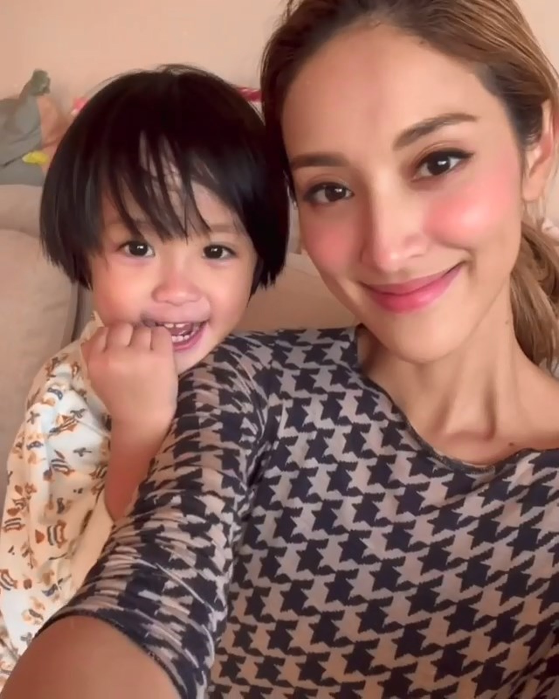 陳凱琳公開卸妝全過程素顏靚樣曝光親身解開長髮不剪之謎