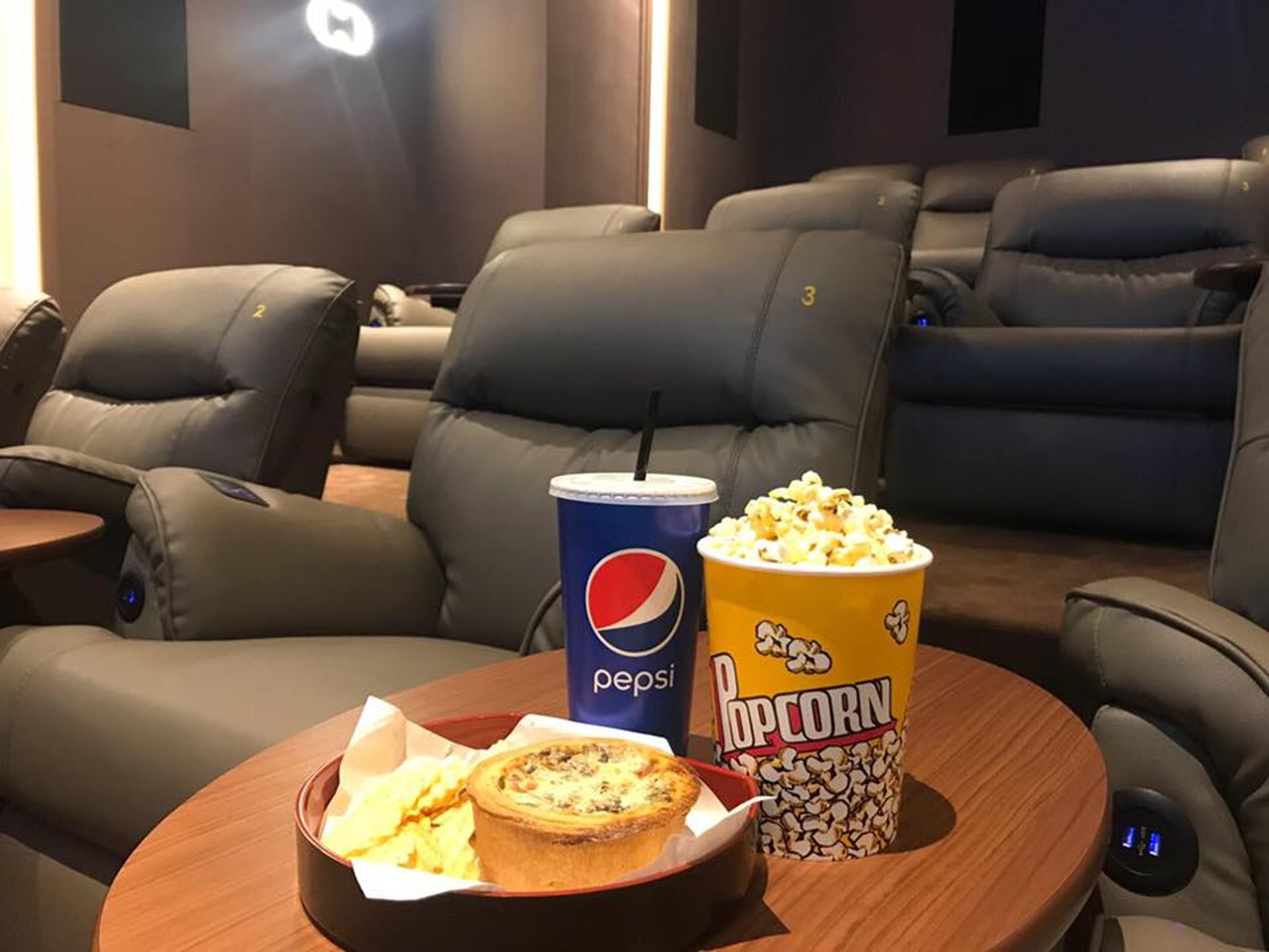 據Cinema City指，今次結業是因租約期滿及受疫情影響，而旗下其他戲院暫時將於重開後繼續服務。（「Cinema City Victoria」Facebook圖片）