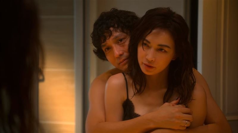 金魚妻 出軌人妻現實中老公有外遇長谷川京子自強練成傲人身材