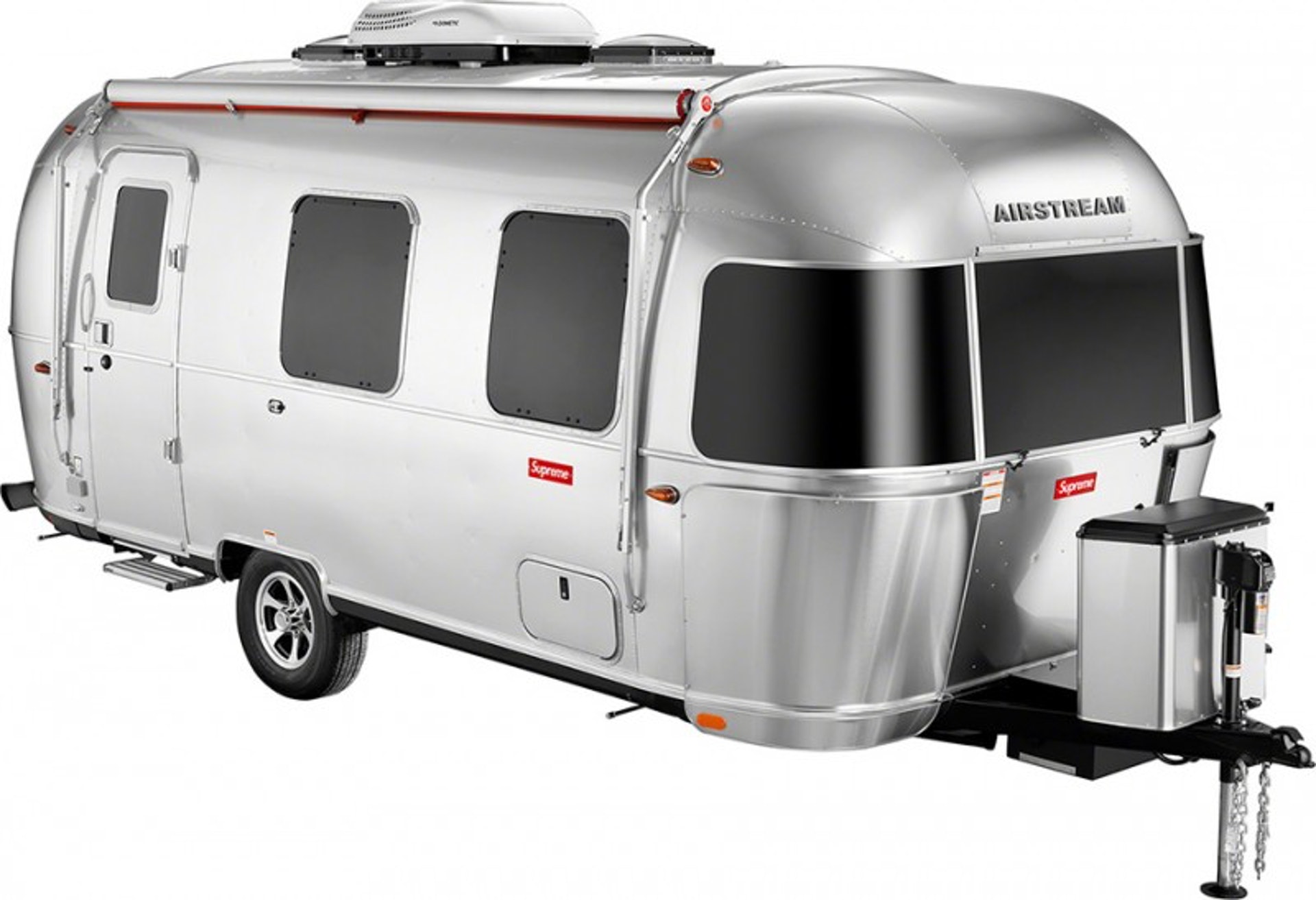 SupremeXAirstream 聯名露營車(Source: supremenewyork) SupremeXAirstream 聯名露營車(Source: supremenewyork)