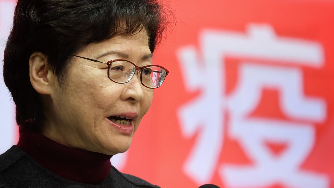 林鄭記者會爆金句:親友多用電子聯絡如電郵 愛小朋友就安排打針 林鄭記者會爆金句:親友多用電子聯絡如電郵 愛小朋友就安排打針