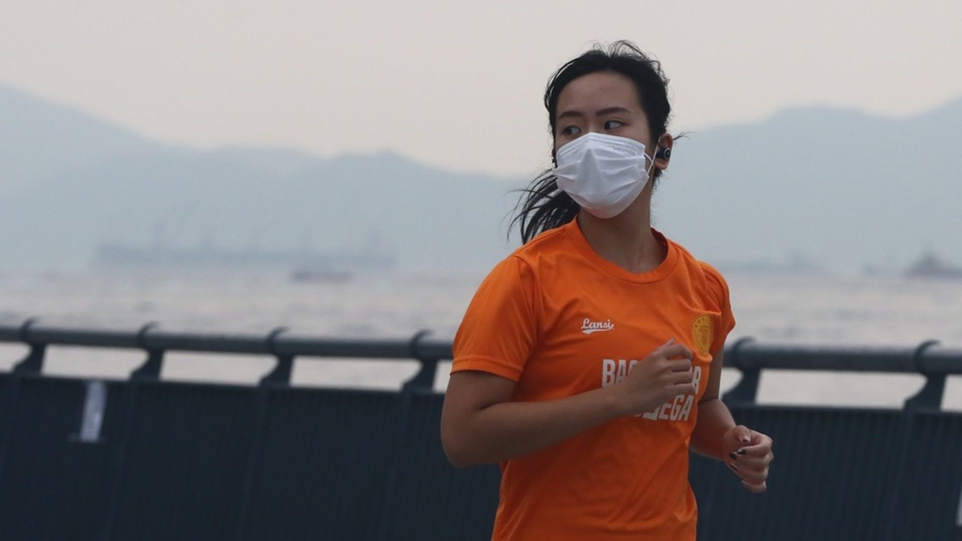 政府宣布將戶外運動從不佩戴口罩的合理辯解中剔除。(資料圖片) 政府宣布將戶外運動從不佩戴口罩的合理辯解中剔除。(資料圖片)