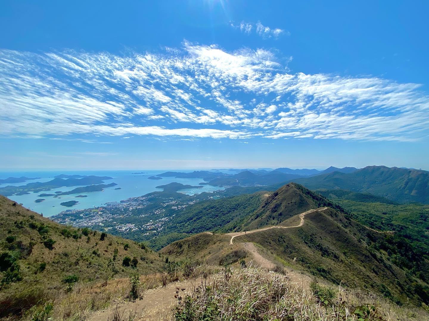 彎曲山行山路線 壯觀蛇形彎曲山徑睇360度西貢日落 附交通路線
