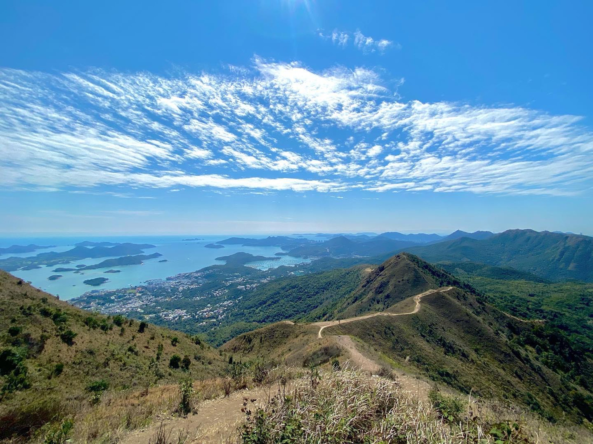 彎曲山行山路線 壯觀蛇形彎曲山徑睇360度西貢日落 附交通路線 彎曲山行山路線 壯觀蛇形彎曲山徑睇360度西貢日落 附交通路線