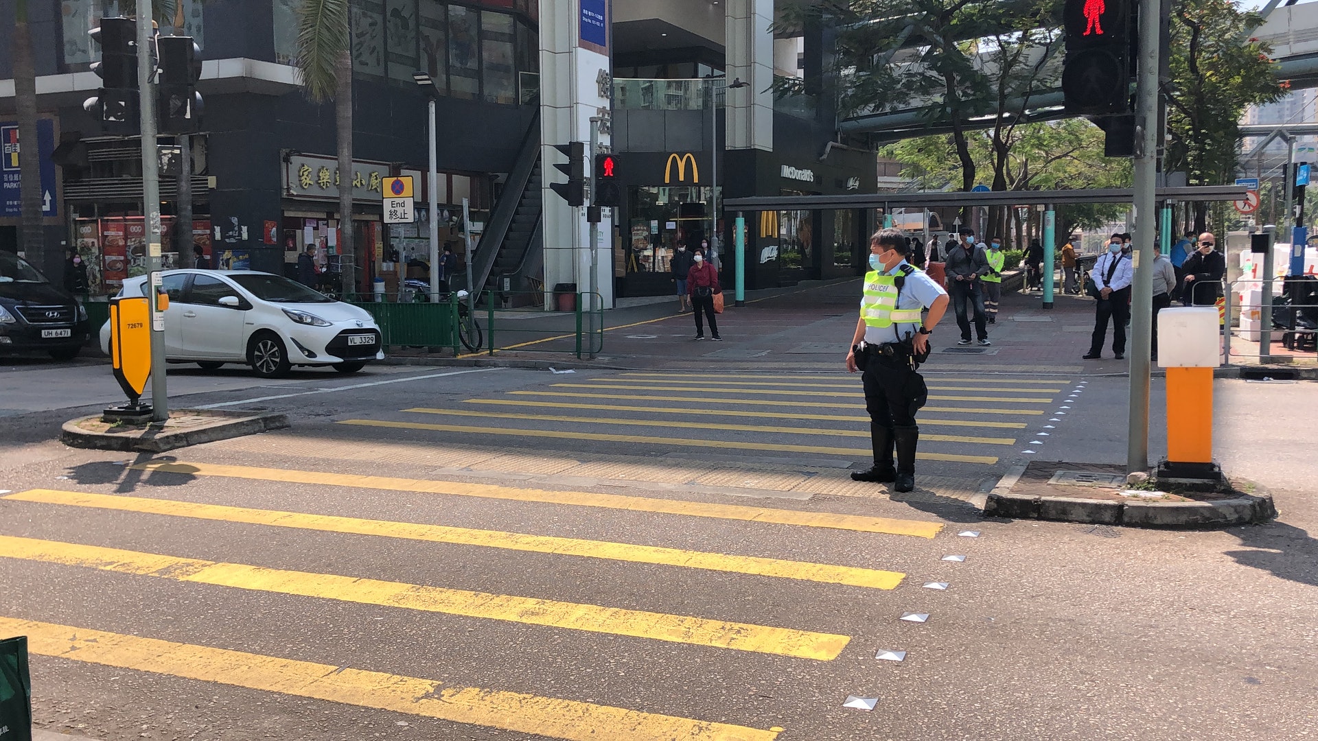 事主在十字路被私家車撞倒。(翁鈺輝攝)
