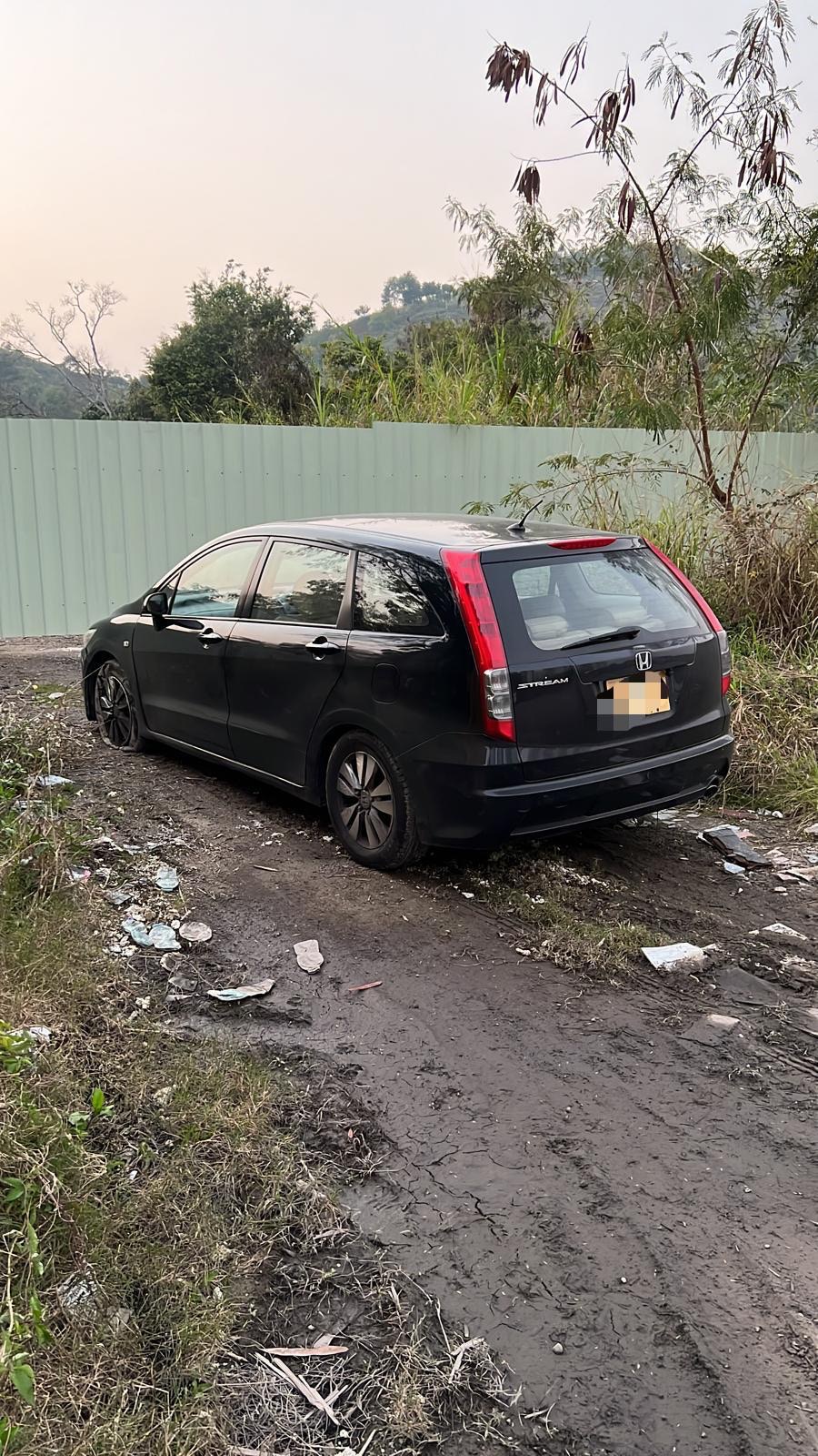 天水圍私家車撞倒女途人後不顧而去，警方呼籲如有任何市民在途經案發地點時目擊意外經過或有任何與案有關的資料提供，請立即致電3661 3800與新界北交通部意外調查組聯絡。