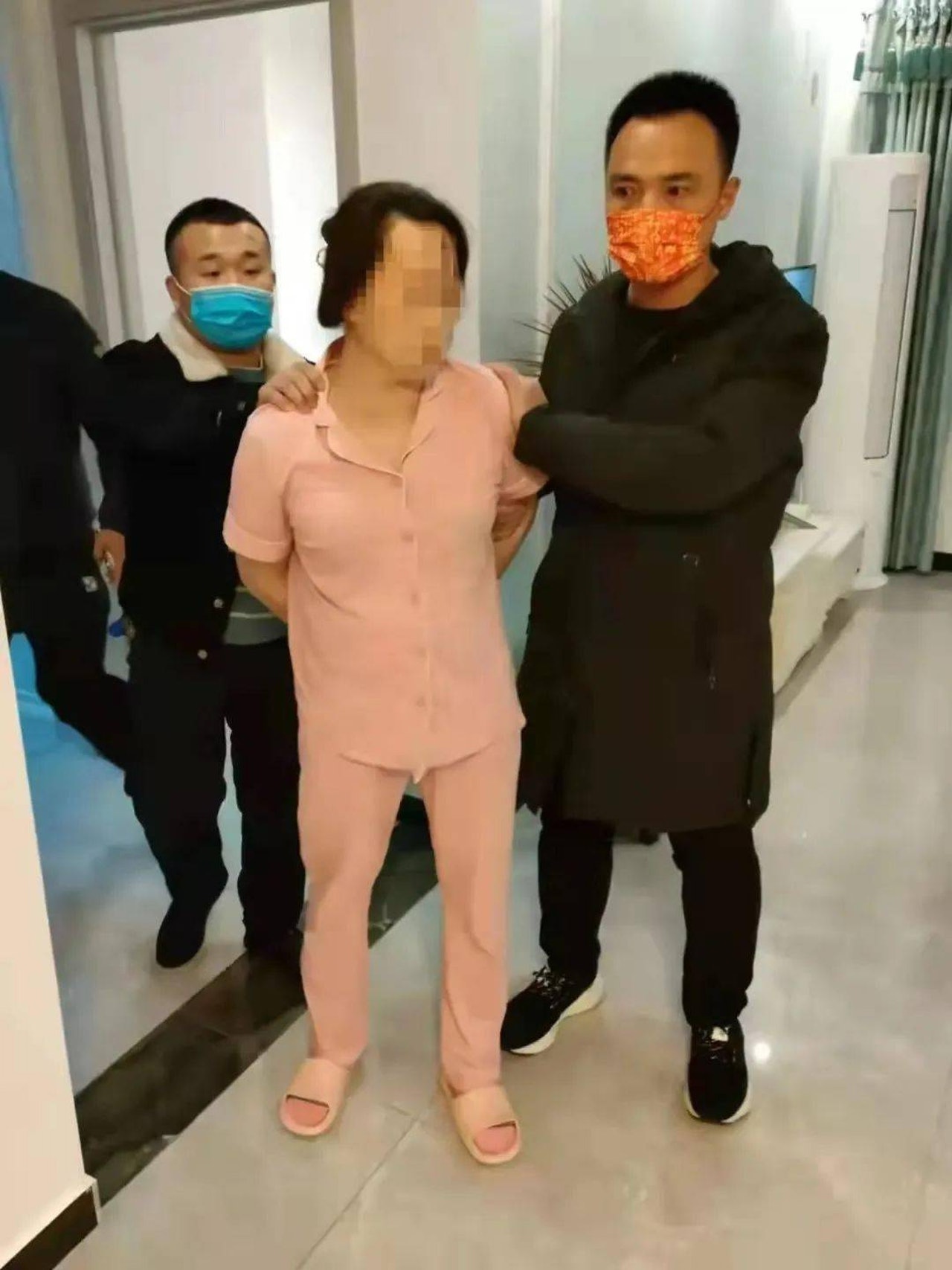 警方指,假藉結婚詐財的李曉菲其實是一名男性。(衡水晚報) 警方指,假藉結婚詐財的李曉菲其實是一名男性。(衡水晚報)