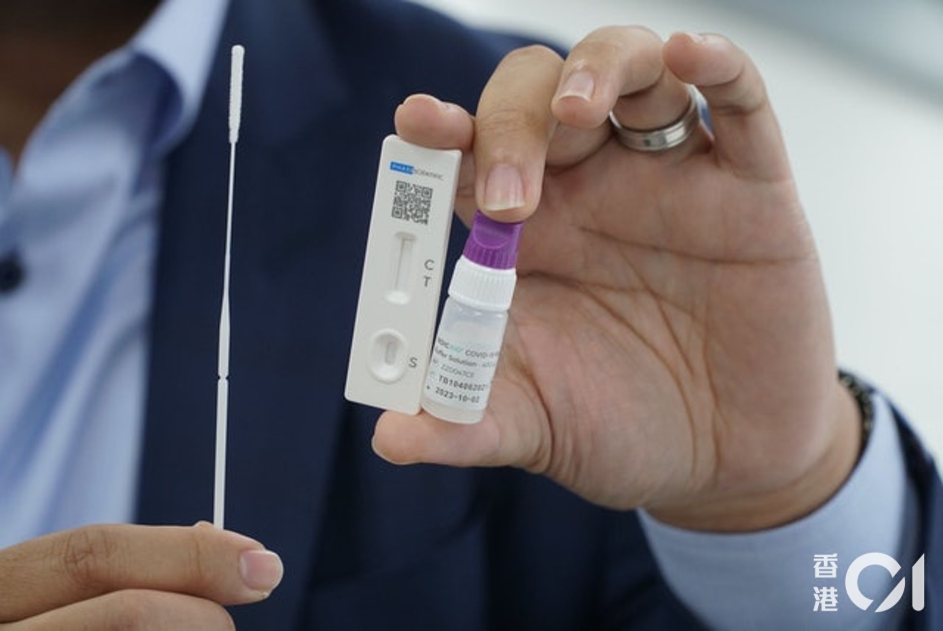 若果不幸感染了Omicron,要時刻補充水分、攝取蛋白質、減少高纖食物、補充維他命A、C、D、E,有助加快病情好轉及紓緩不適。(資料圖片) 若果不幸感染了Omicron,要時刻補充水分、攝取蛋白質、減少高纖食物、補充維他命A、C、D、E,有助加快病情好轉及紓緩不適。(資料圖片)