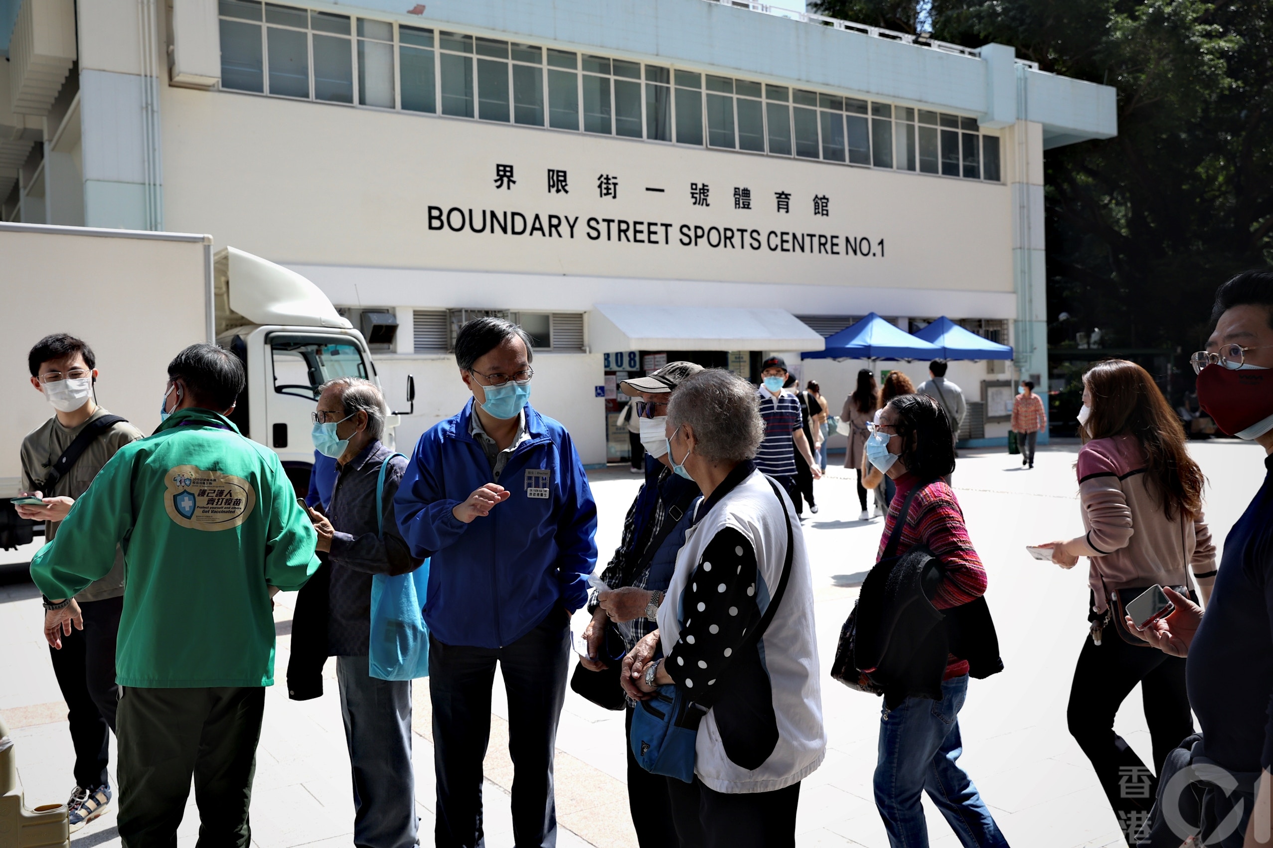 接種首劑疫苗人數在3月1日突破600萬，12歲或以上居民比率料日內達90%。（歐嘉樂攝）