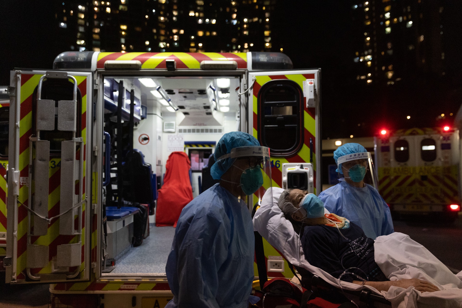 伊利沙伯醫院急症室3月4日可見,不斷有救護車送病人入院。(廖雁雄攝) 伊利沙伯醫院急症室3月4日可見,不斷有救護車送病人入院。(廖雁雄攝)