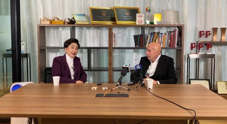 劉慧卿於網台節目訪問盛智文。（節目直播截圖）