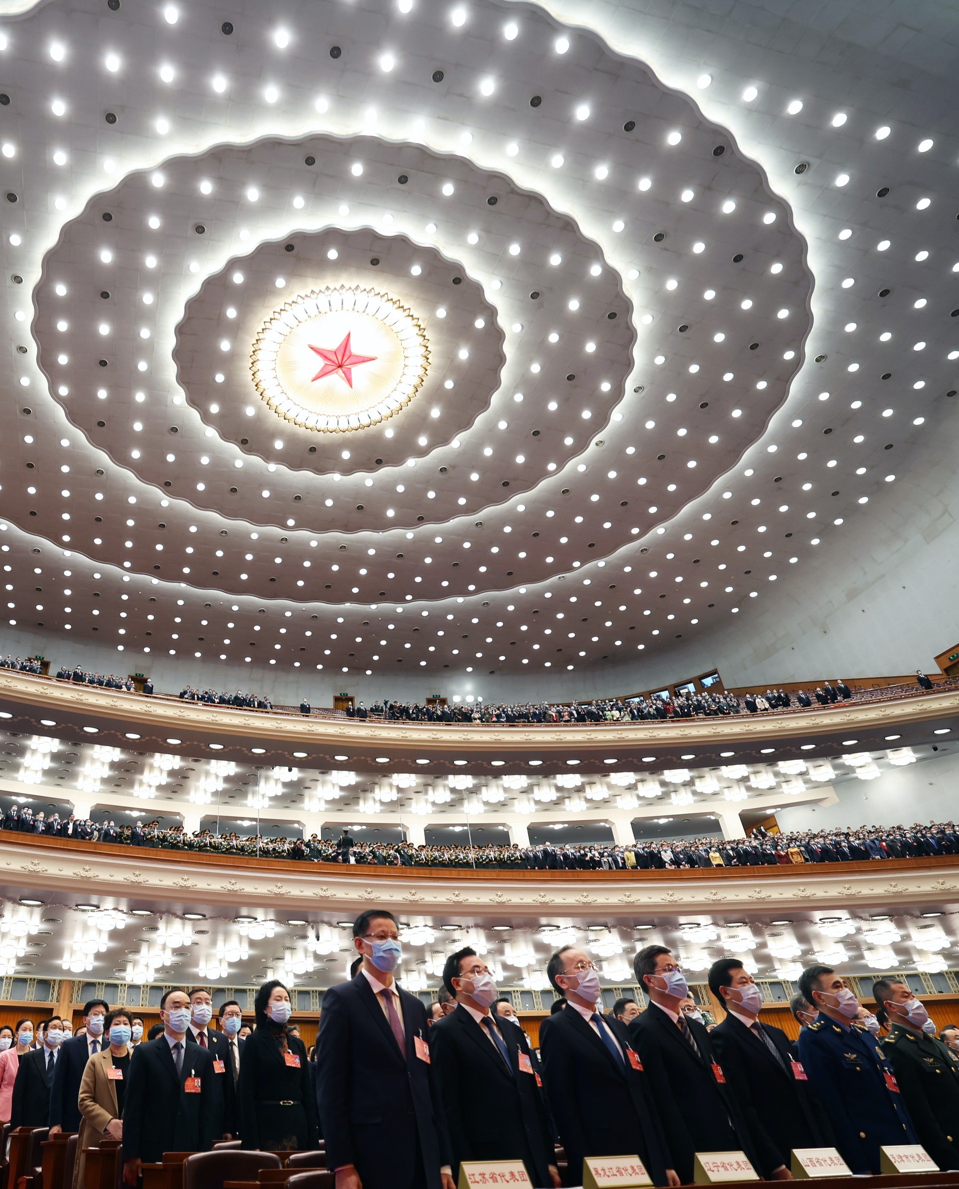 十三屆全國人大五次會議3月5日在人民大會堂開幕。(新華社) 十三屆全國人大五次會議3月5日在人民大會堂開幕。(新華社)