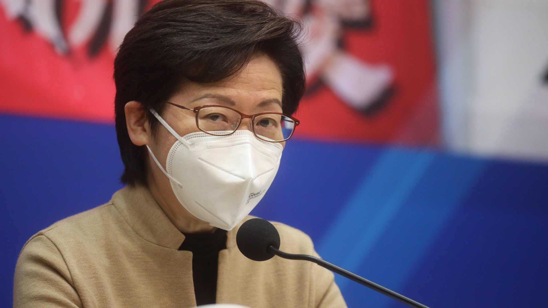 作為膠句王的行政長官林鄭月娥,日前在記者會上說「早啲見唔到我,即係話香港已經恢復返正常生活。」等令人得啖笑的言論。 作為膠句王的行政長官林鄭月娥,日前在記者會上說「早啲見唔到我,即係話香港已經恢復返正常生活。」等令人得啖笑的言論。