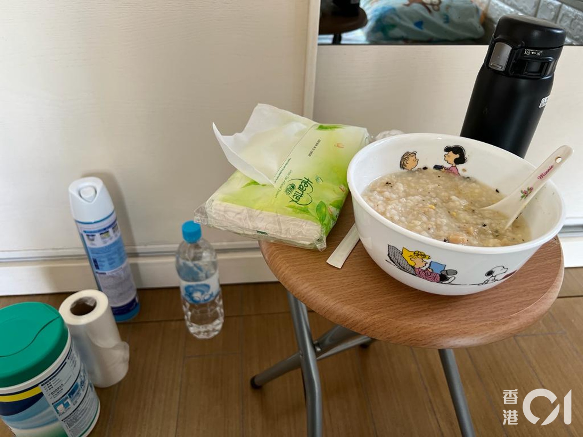 病發時,李小姐每日就在這張圓櫈上進餐。(受訪者提供照片) 病發時,李小姐每日就在這張圓櫈上進餐。(受訪者提供照片)
